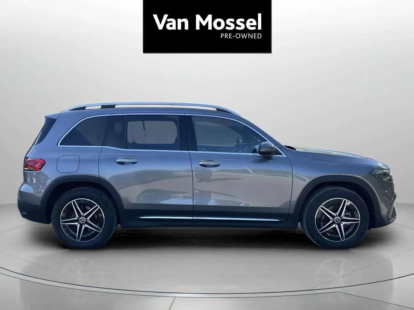 Mercedes-Benz-EQB-image-3