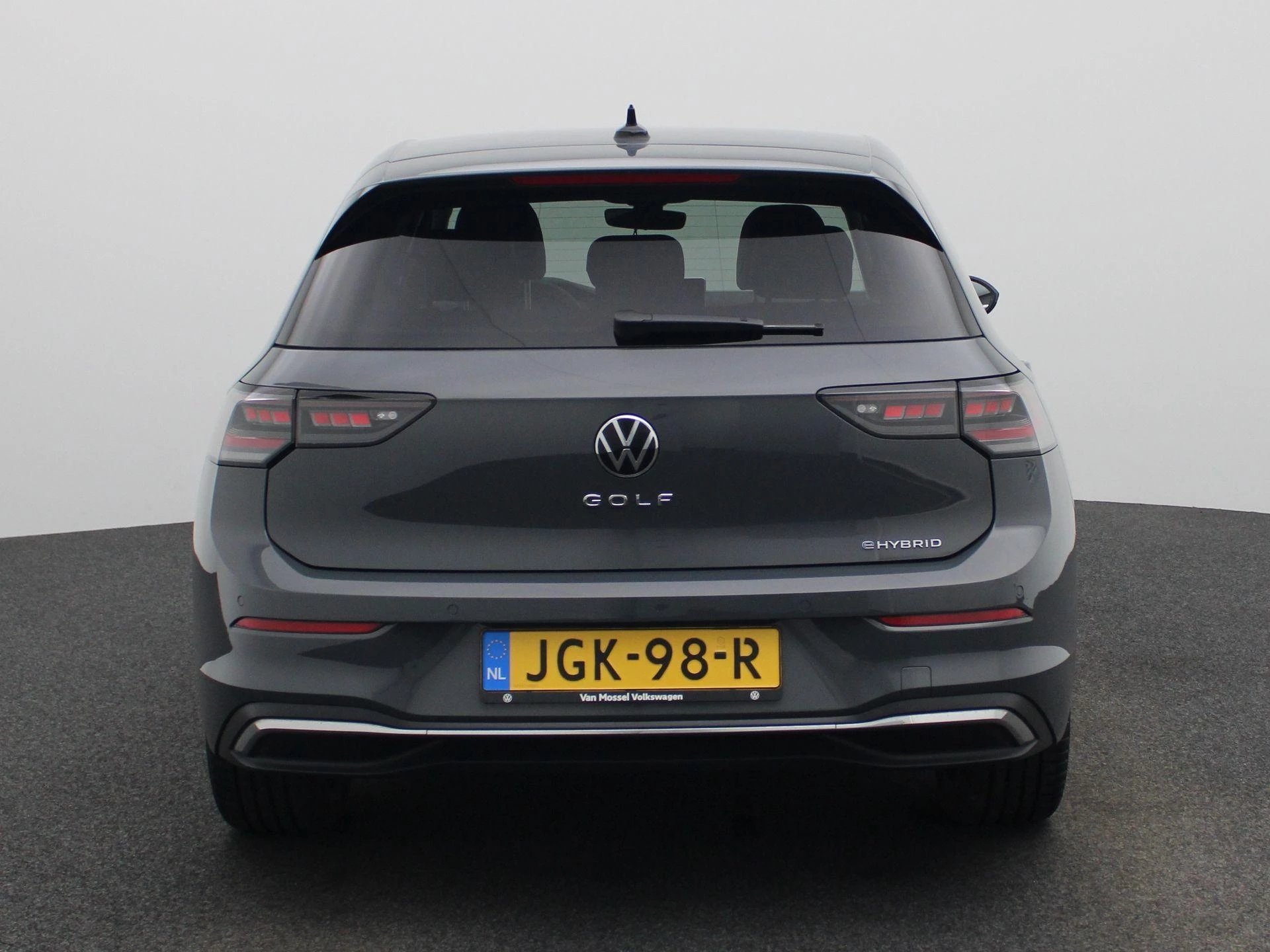 Volkswagen-Golf-image-4