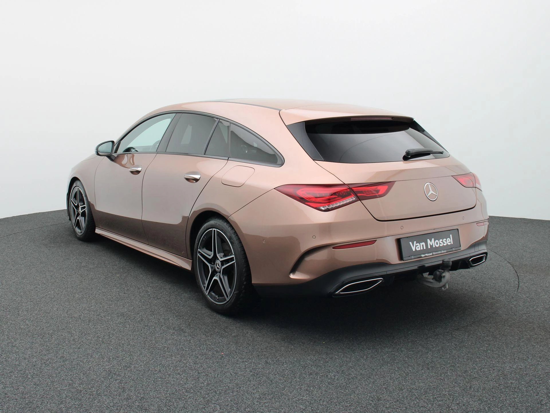 Mercedes-Benz CLA 200 d Shooting Brake + AMG LINE + PANO DAK + TREKHAAK +