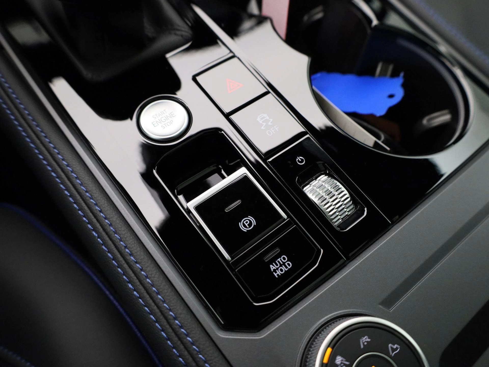 Volkswagen-Touareg-image-24