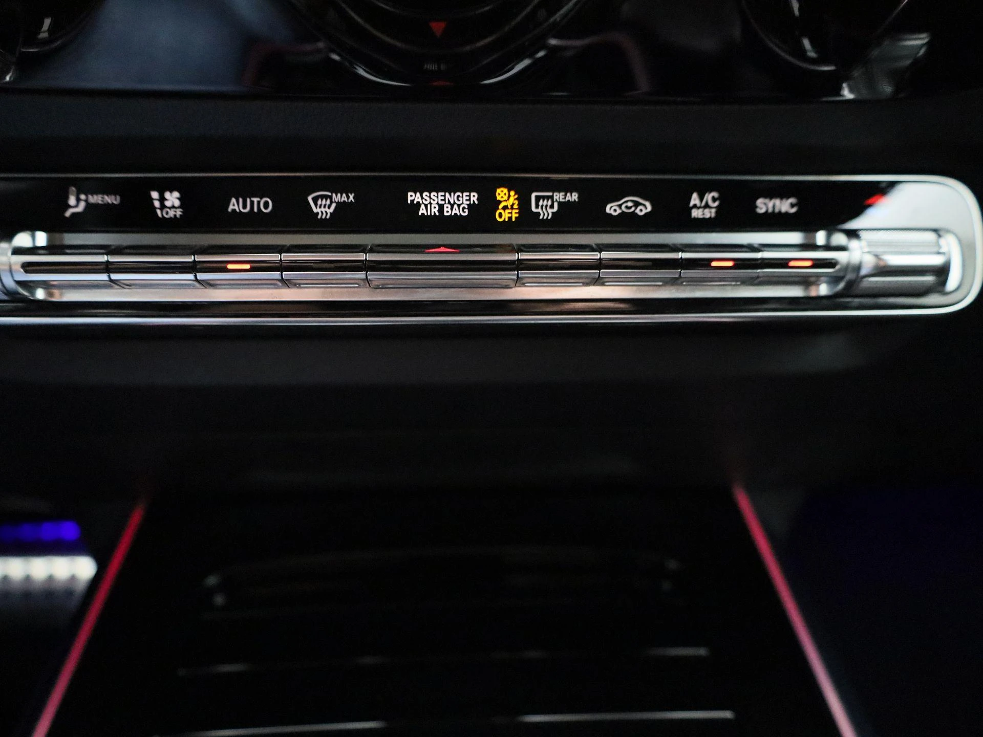 Mercedes-Benz-GLA-image-23