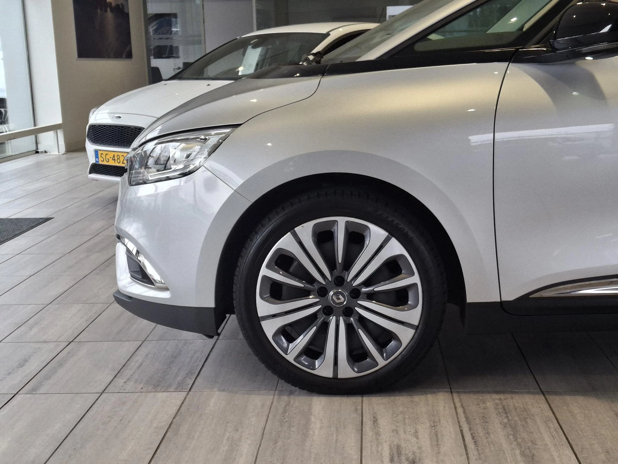 Renault-Grand Scénic-image-4