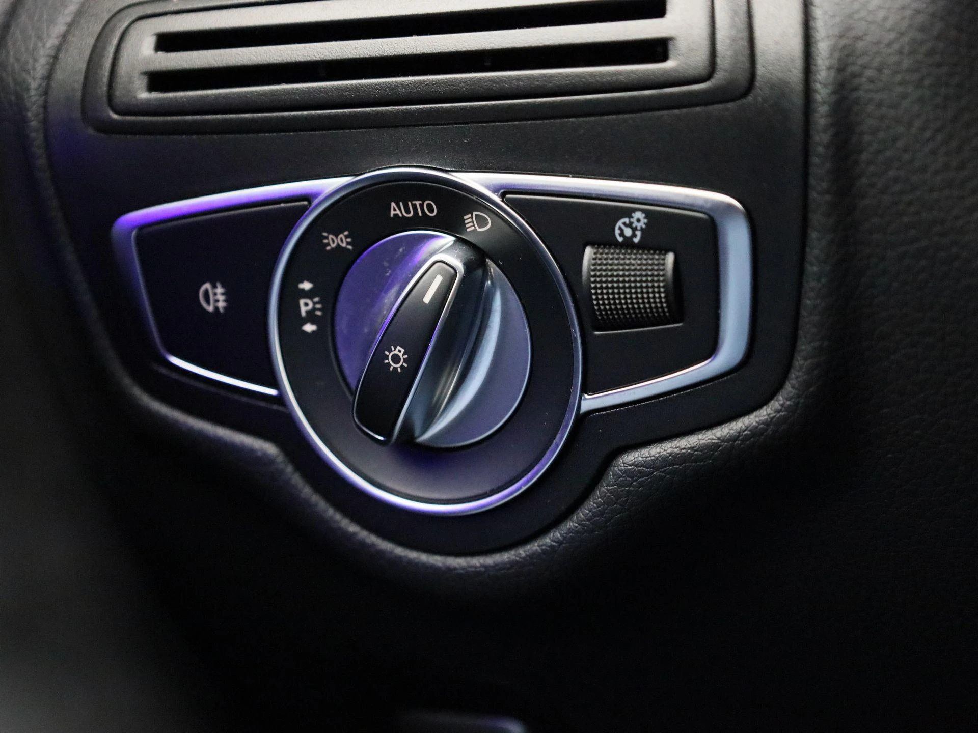 Mercedes-Benz-GLC-image-20