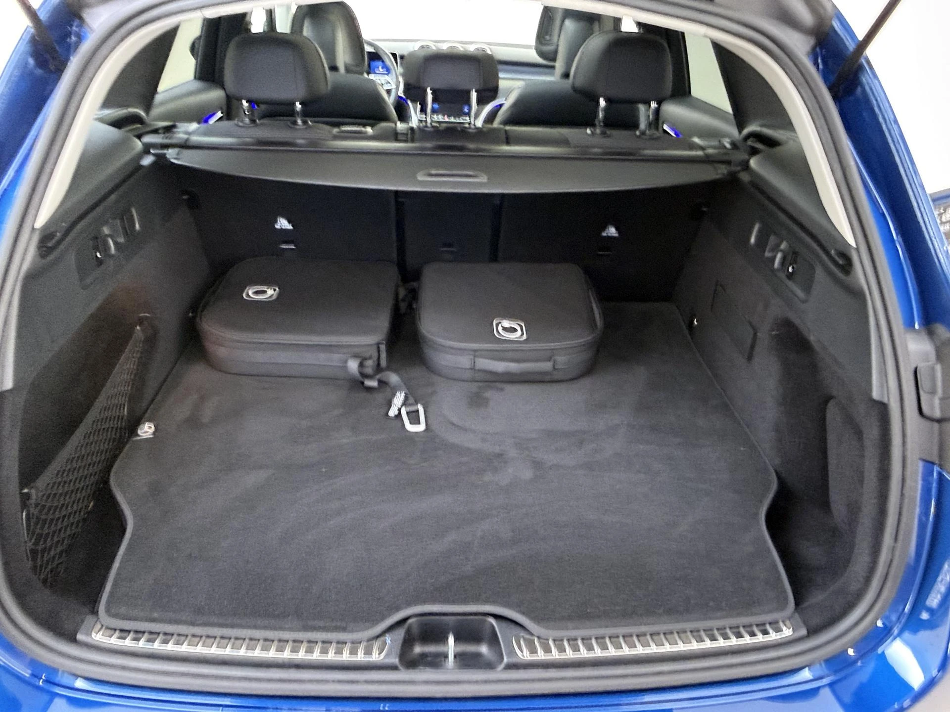 Mercedes-Benz-GLC-image-30