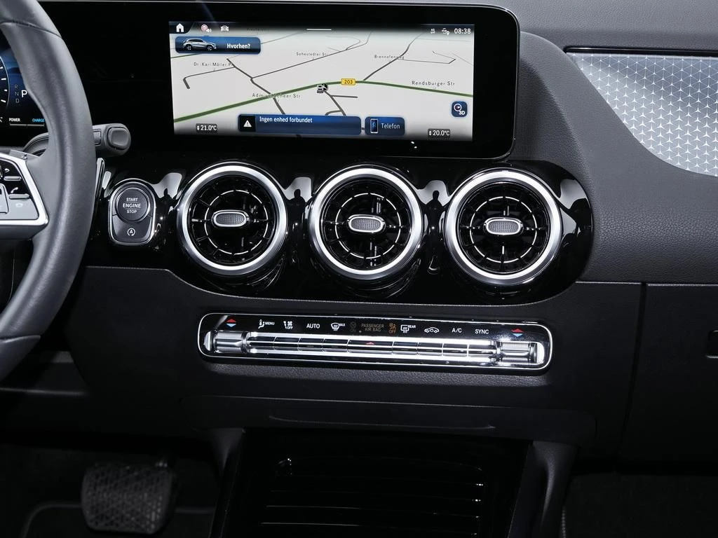 Mercedes-Benz-GLA 200-image-11