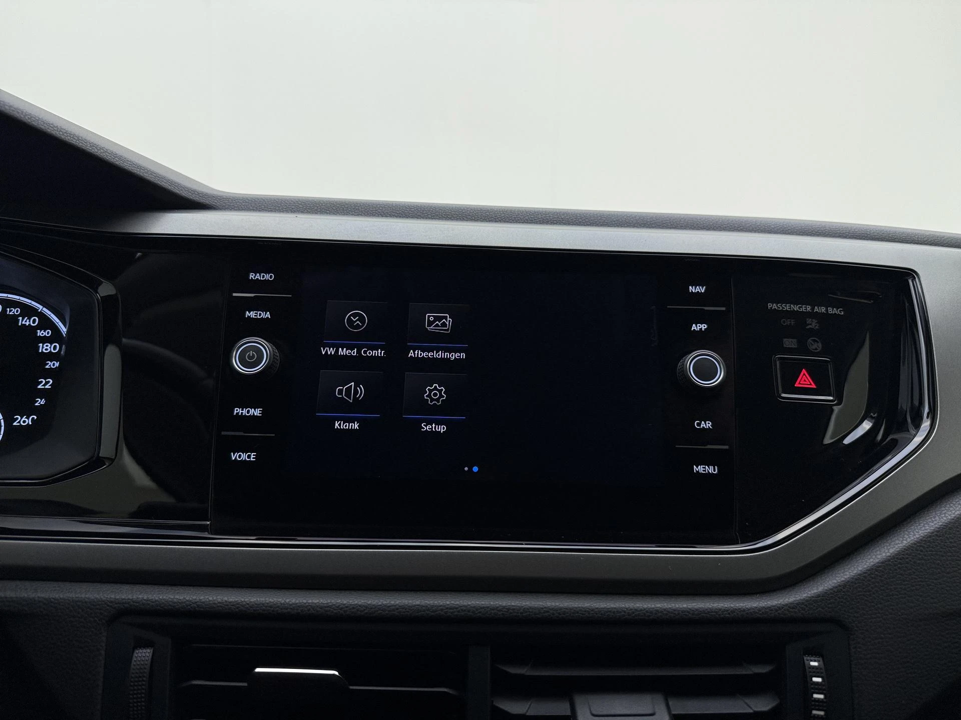 Volkswagen-Polo-image-19