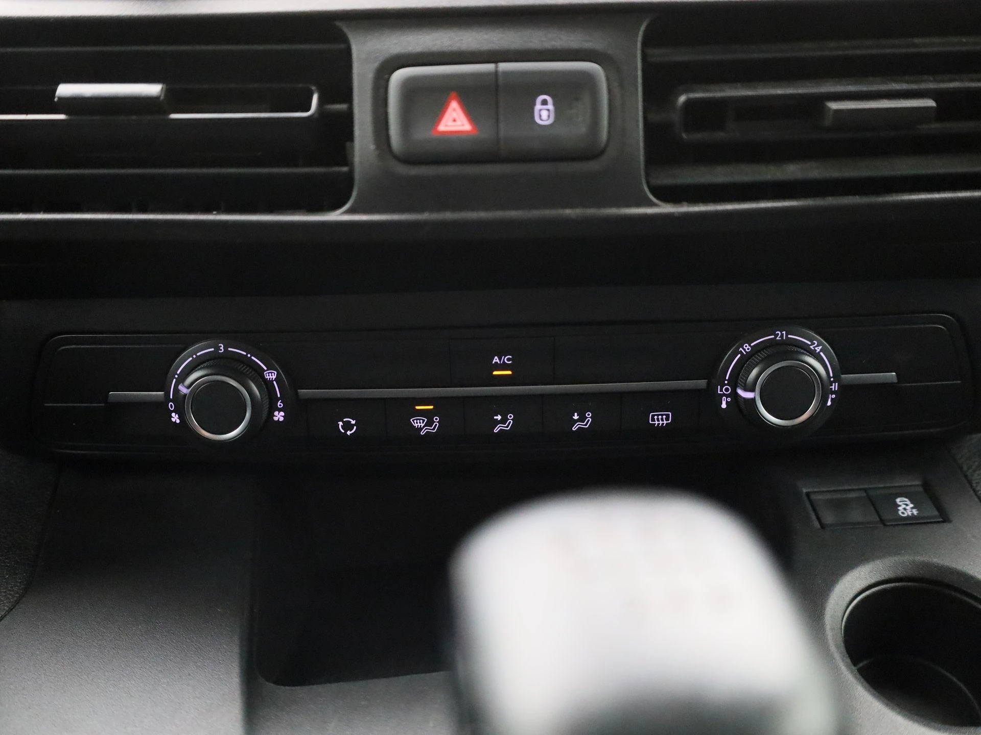 Opel-Combo Life-image-19