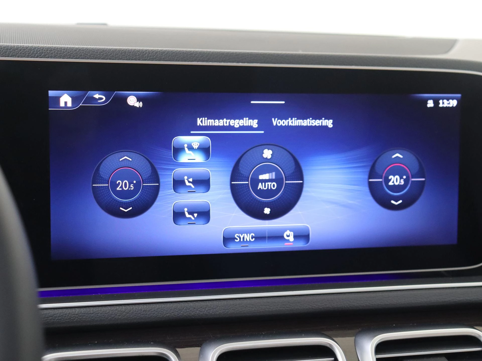 Mercedes-Benz-GLE-image-18