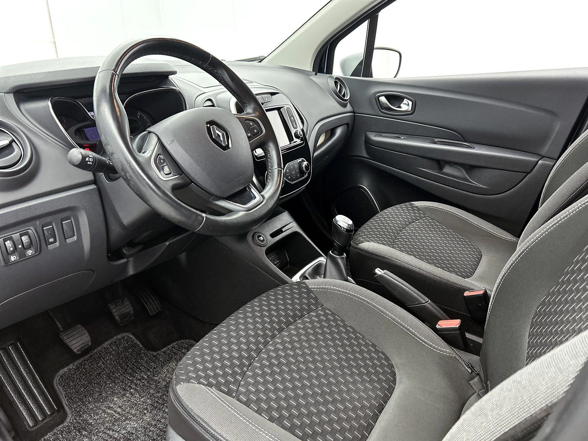 Renault-Captur-image-11