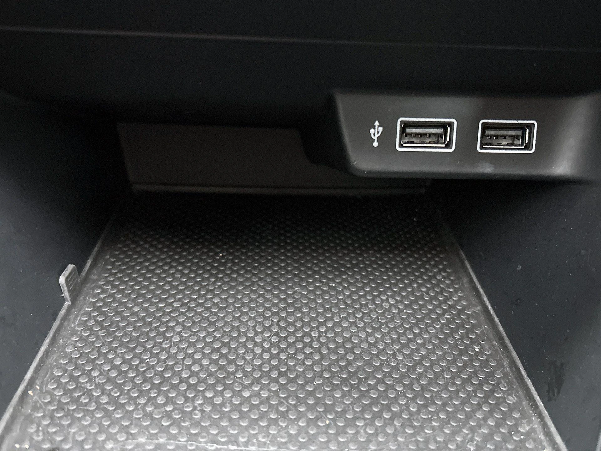 Volkswagen-Polo-image-31