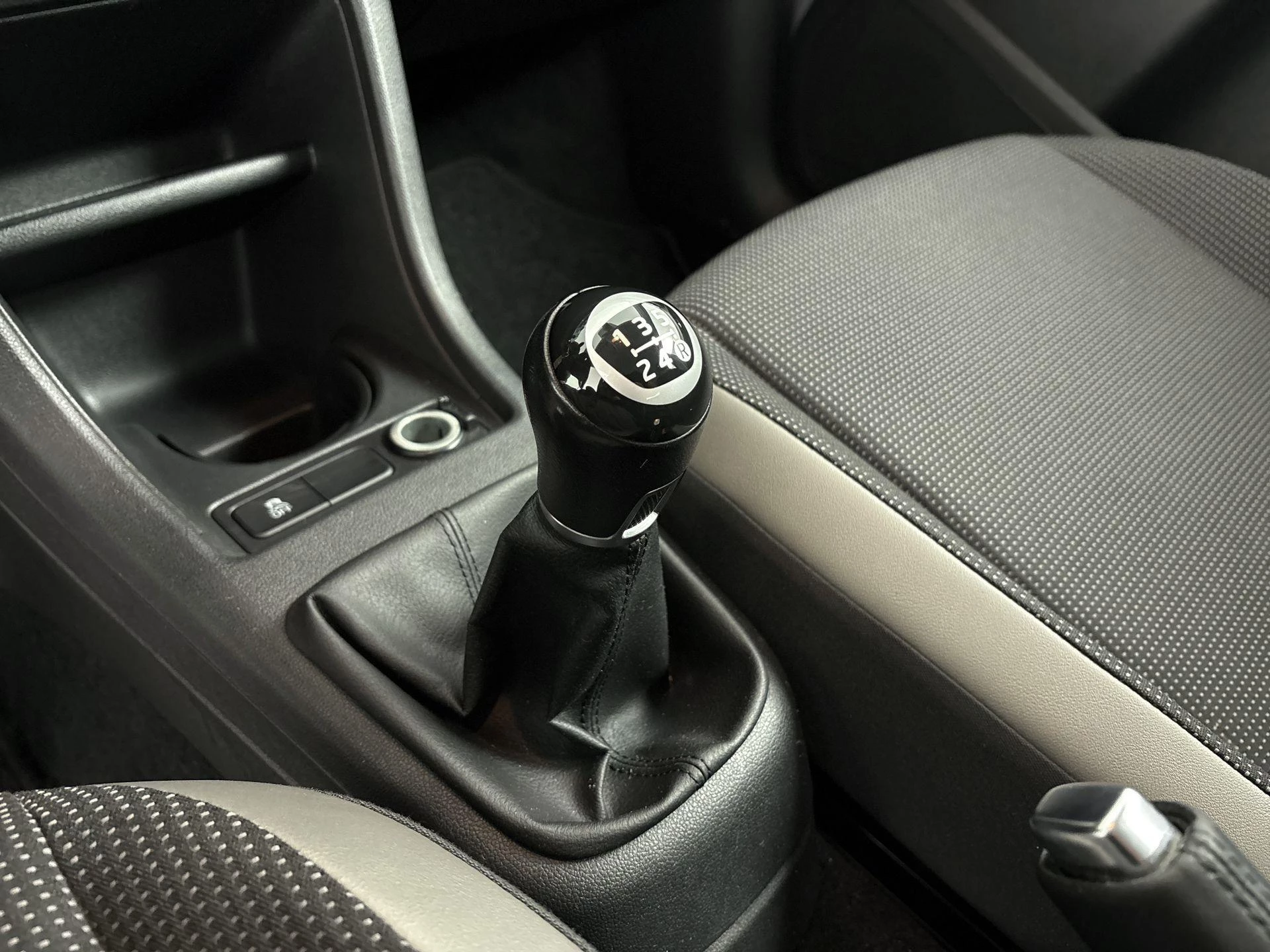 Volkswagen-up!-image-14