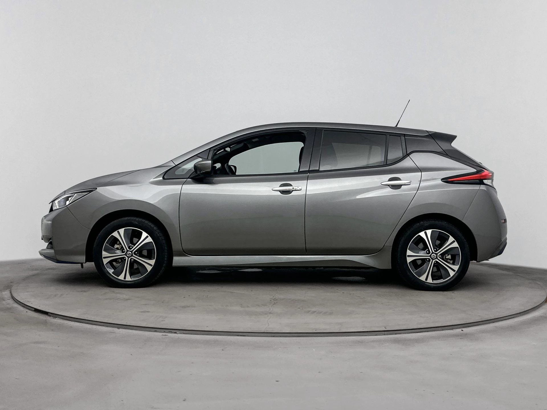 Nissan-Leaf-image-1