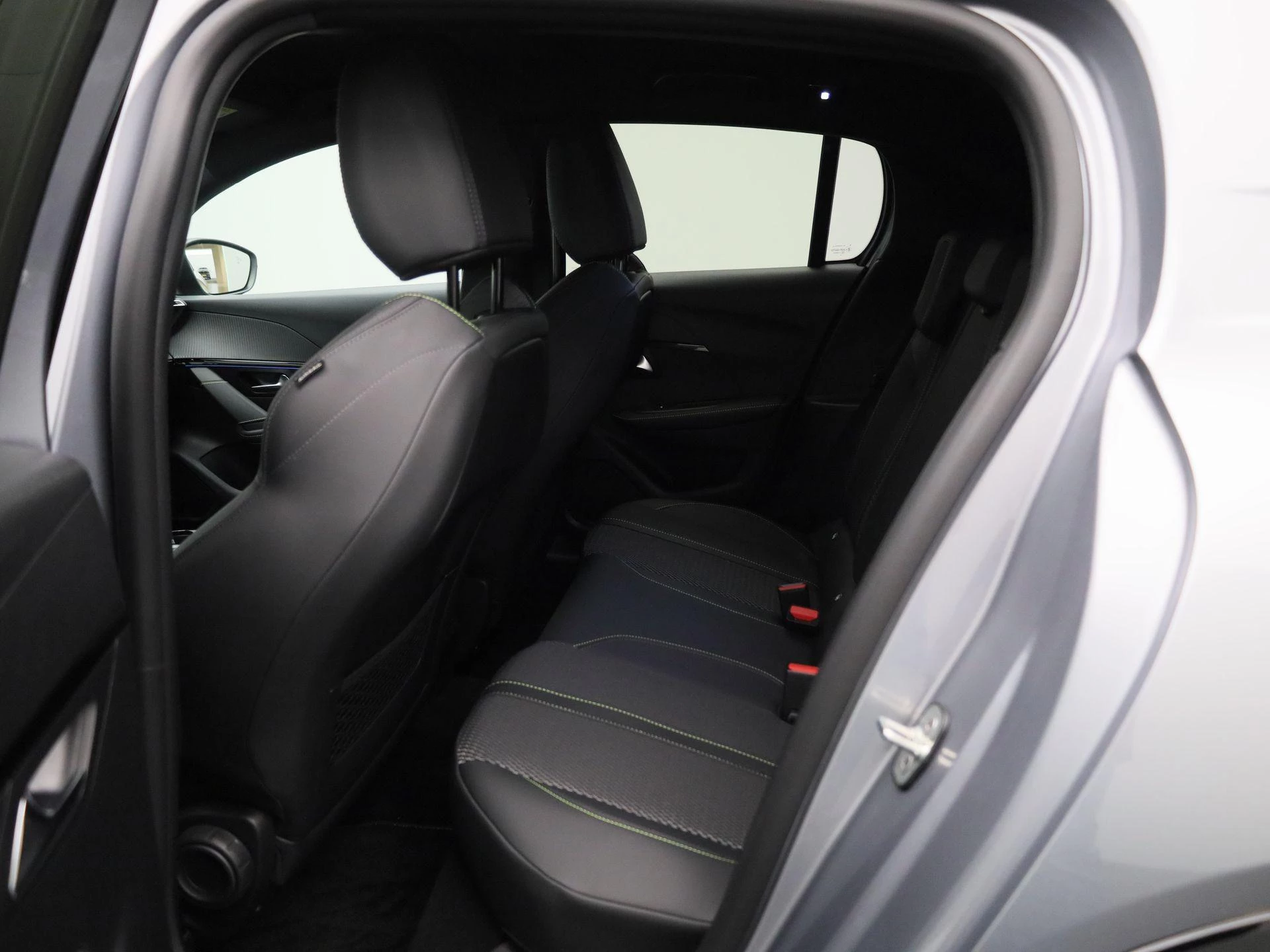 Peugeot 208 1.2 HYBRID 100 e-DSC6 GT