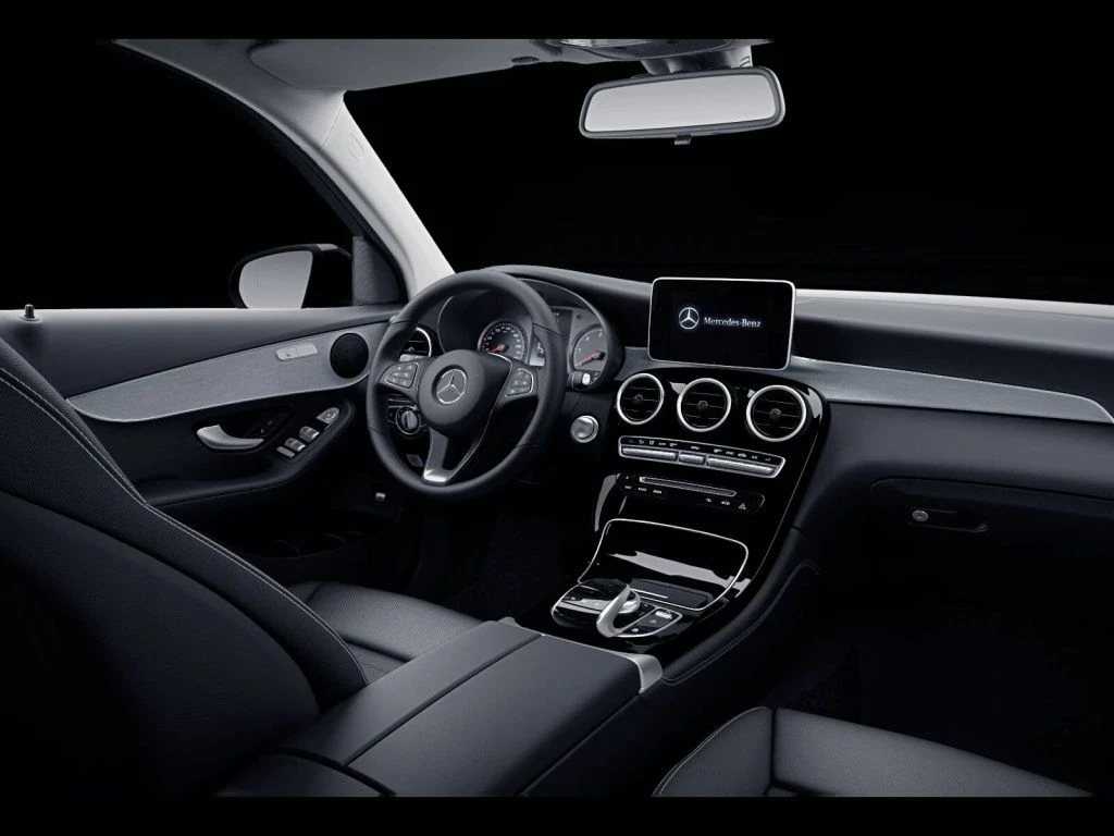 Mercedes-Benz-GLC 220 d-image-11