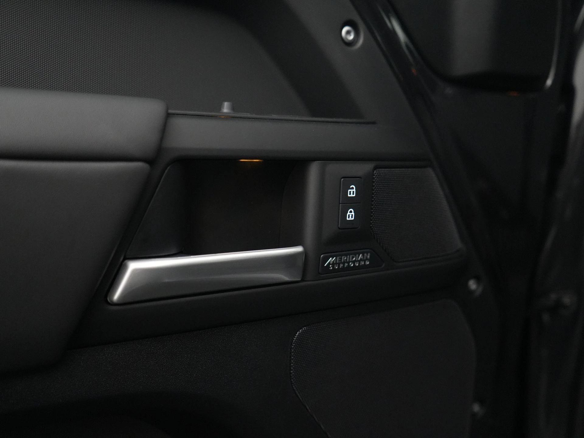 Land Rover-Defender-image-30