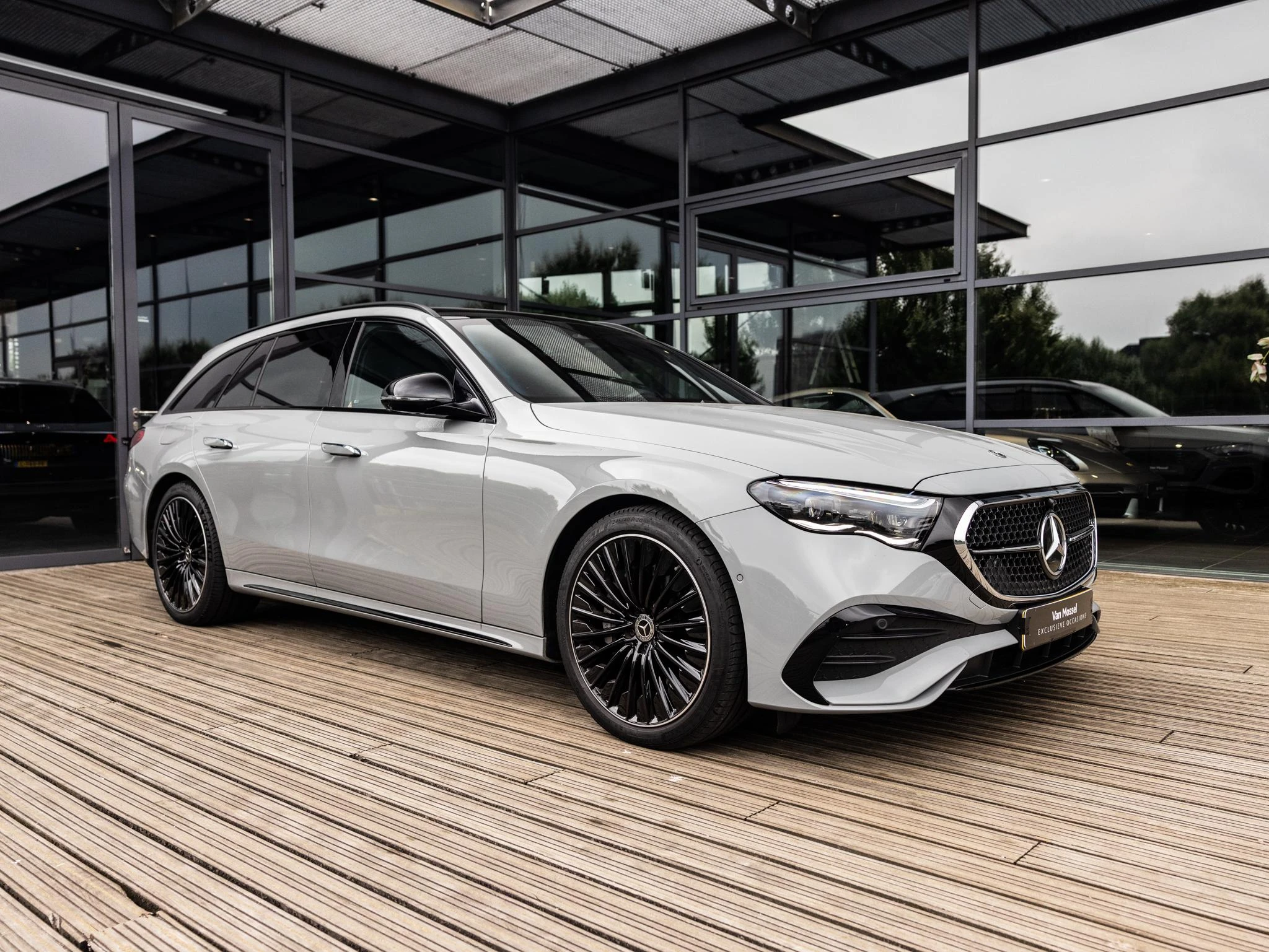 Mercedes-Benz-E-Klasse-image-2