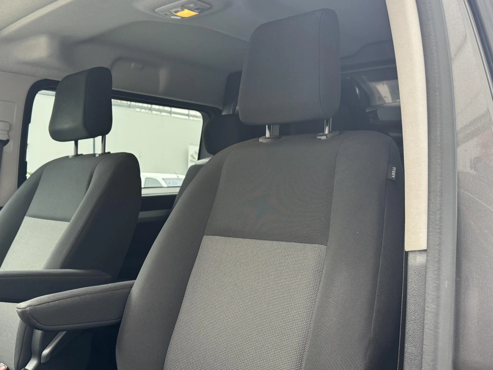 Peugeot-Expert-image-12