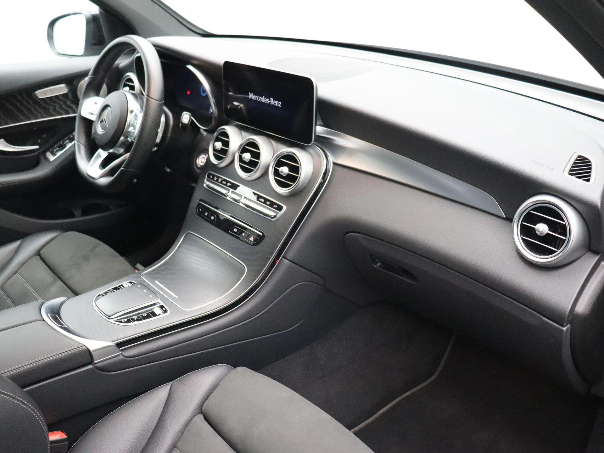Mercedes-Benz GLC 300 de AMG LINE + PANO DAK + BURMESTER + CARPLAY +