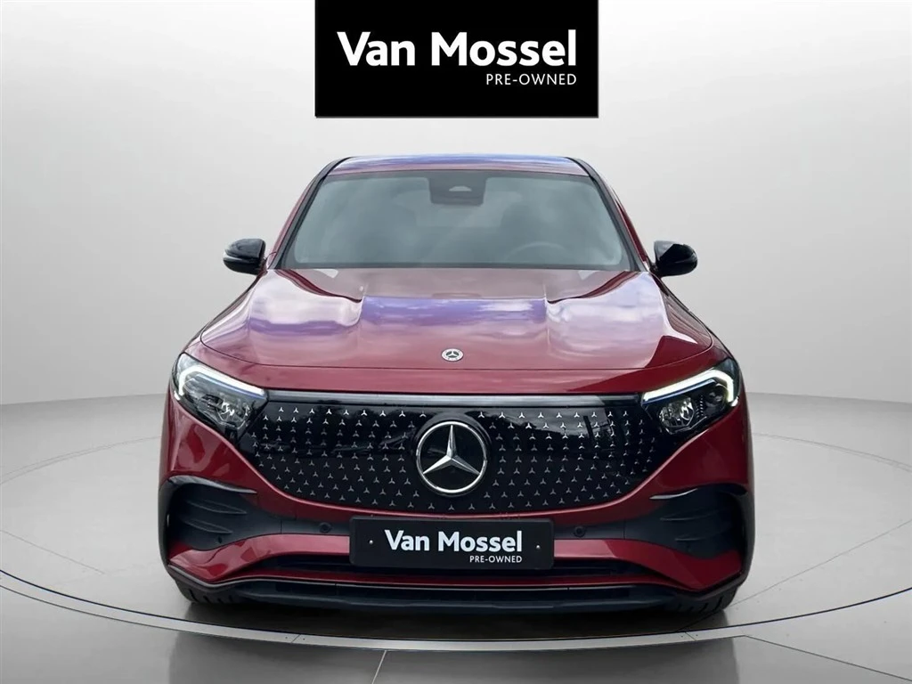 Mercedes-Benz-EQB-image-1