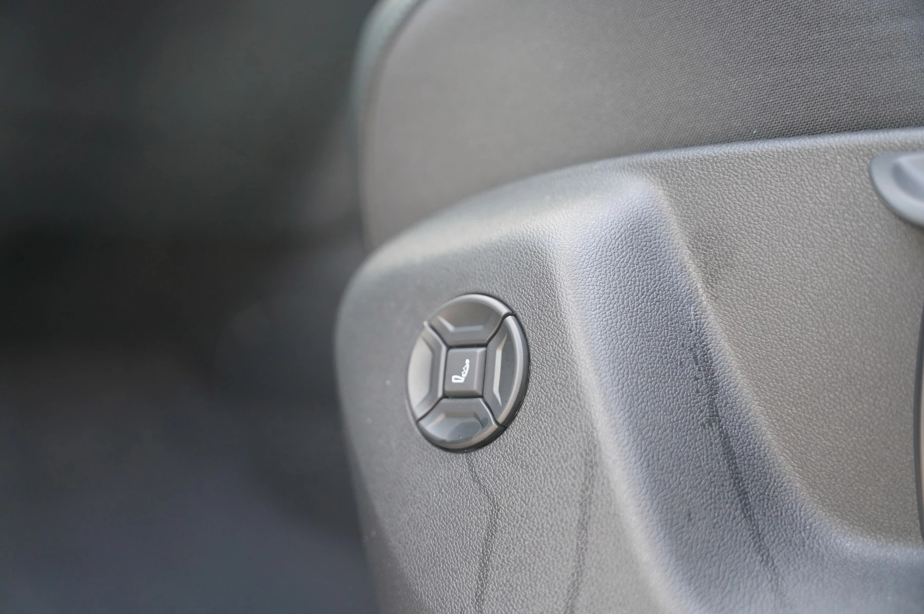 Volkswagen-Tiguan-image-9