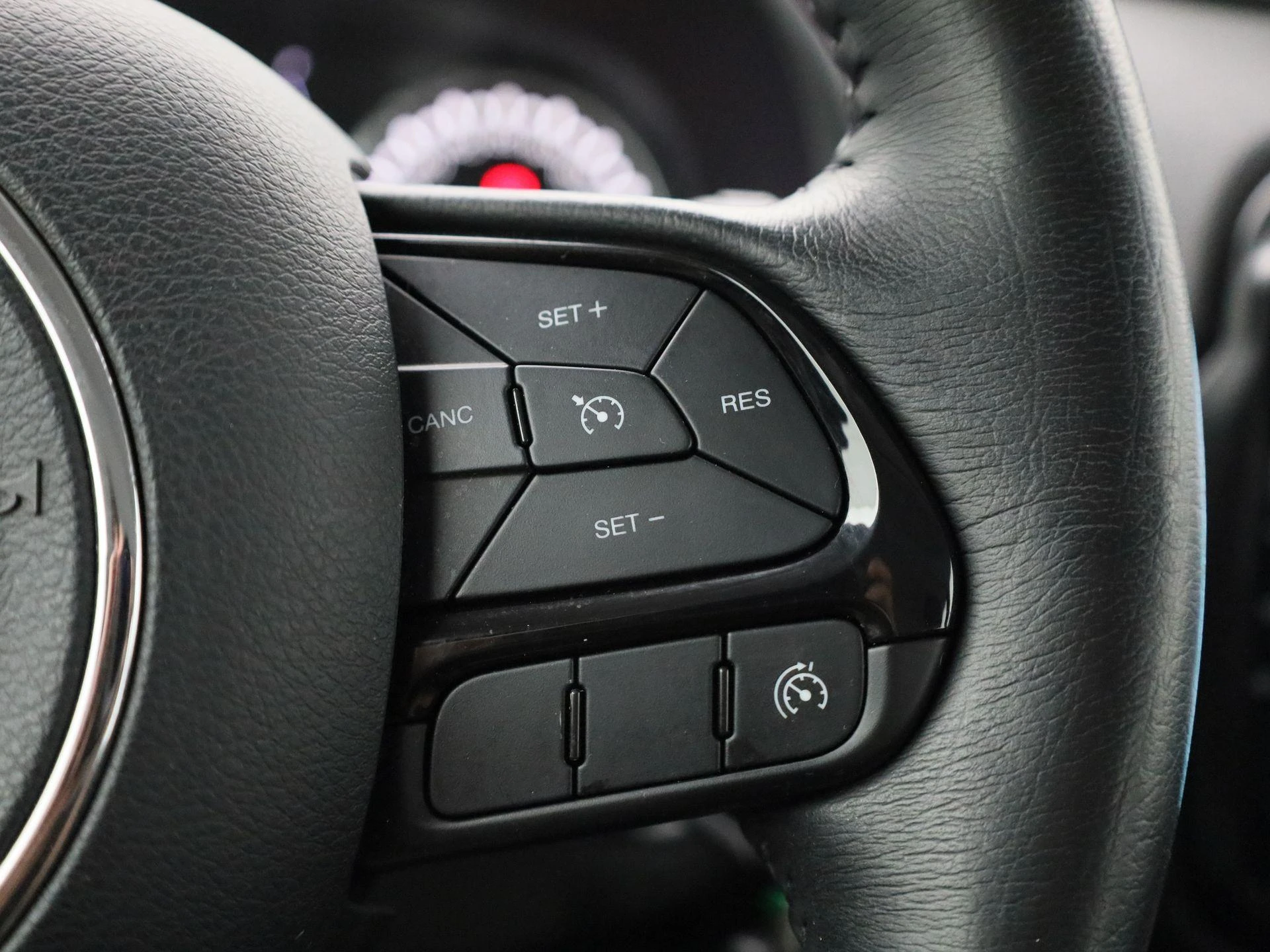 Jeep-Renegade-image-22