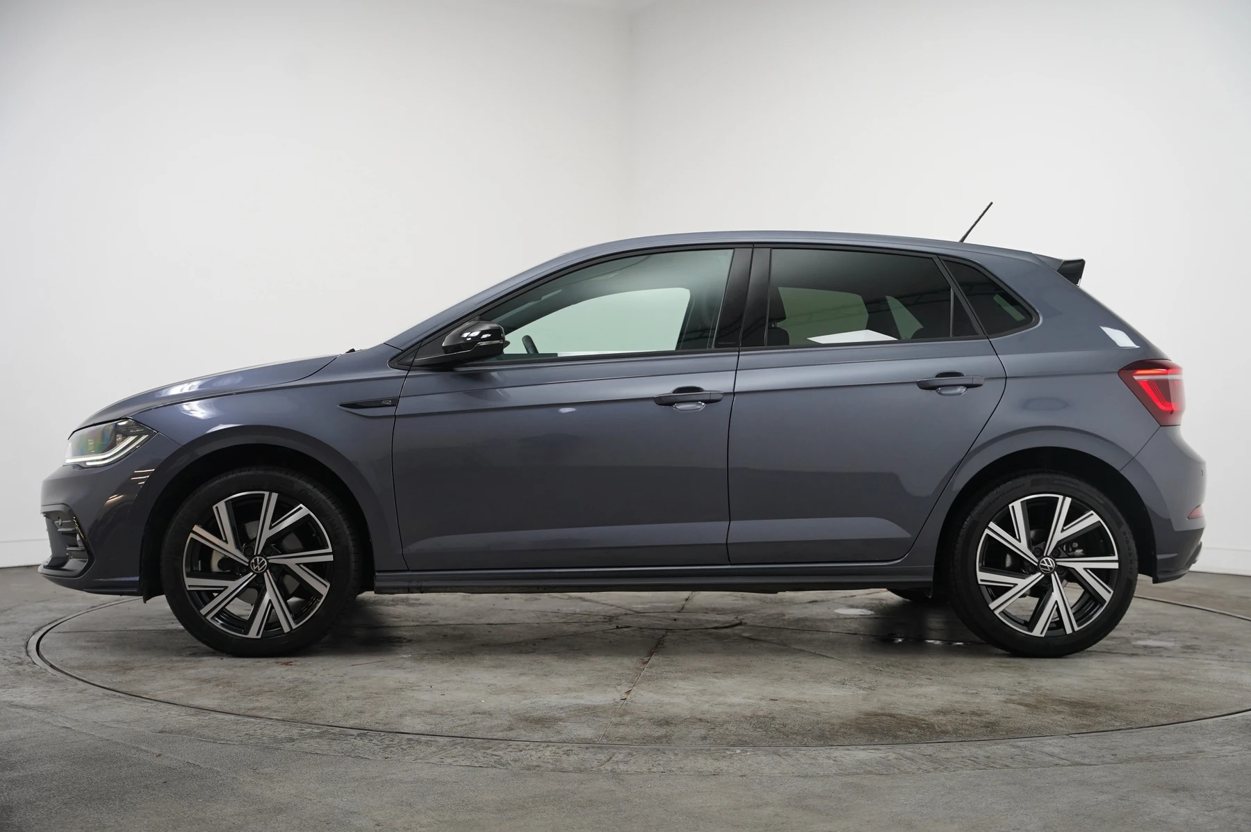 Volkswagen-Polo-image-16