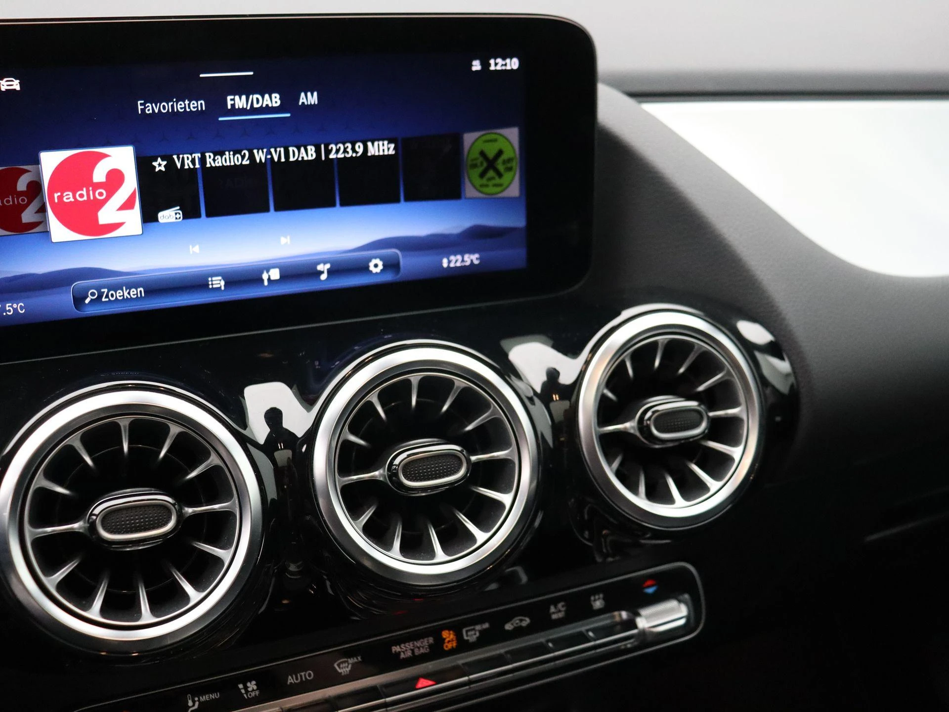 Mercedes-Benz GLA 250 e AMG Line + PREMIUM PLUS PACK + TREKHAAK + PANO + CARPLAY +