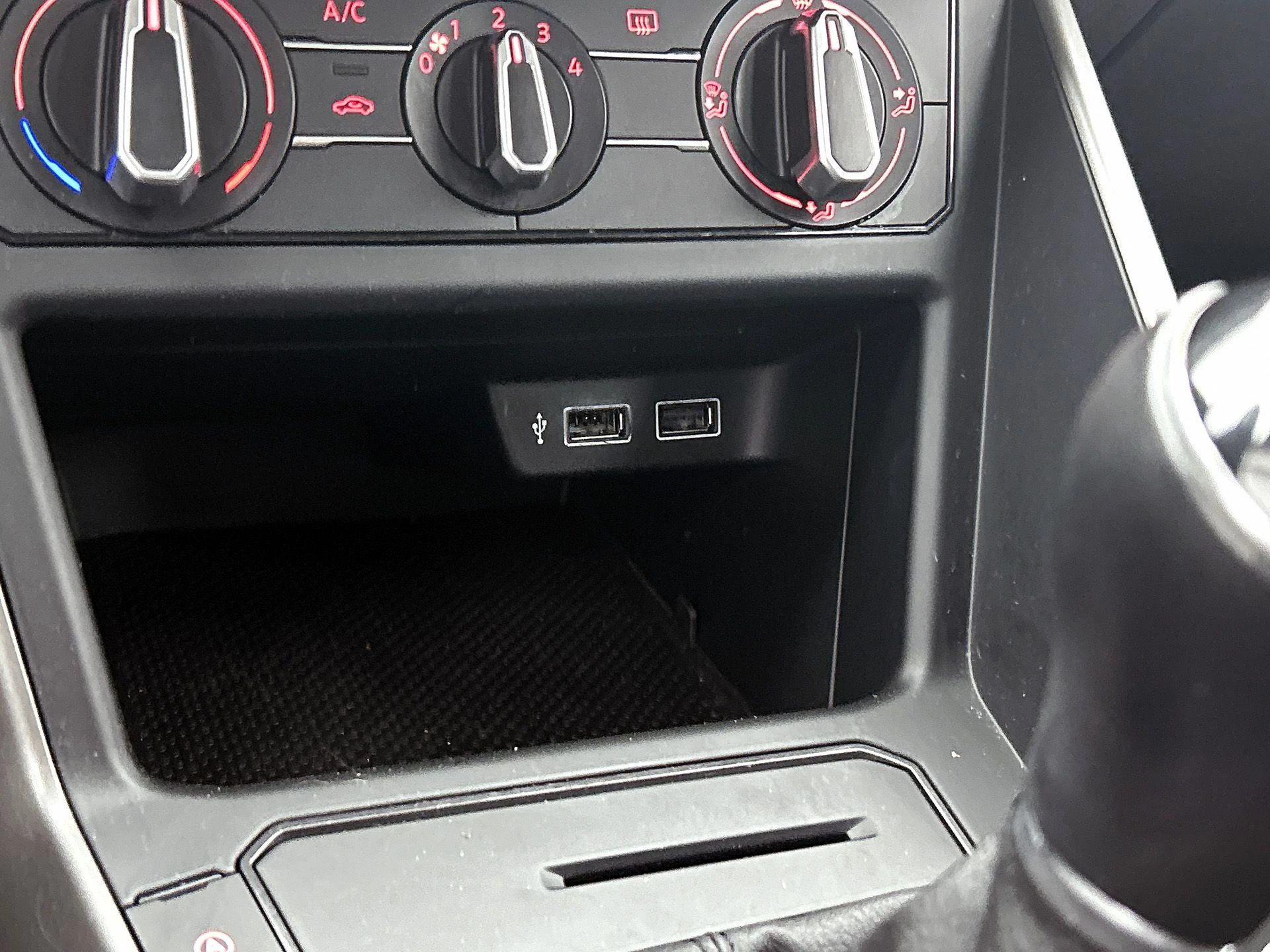 Volkswagen-Polo-image-31