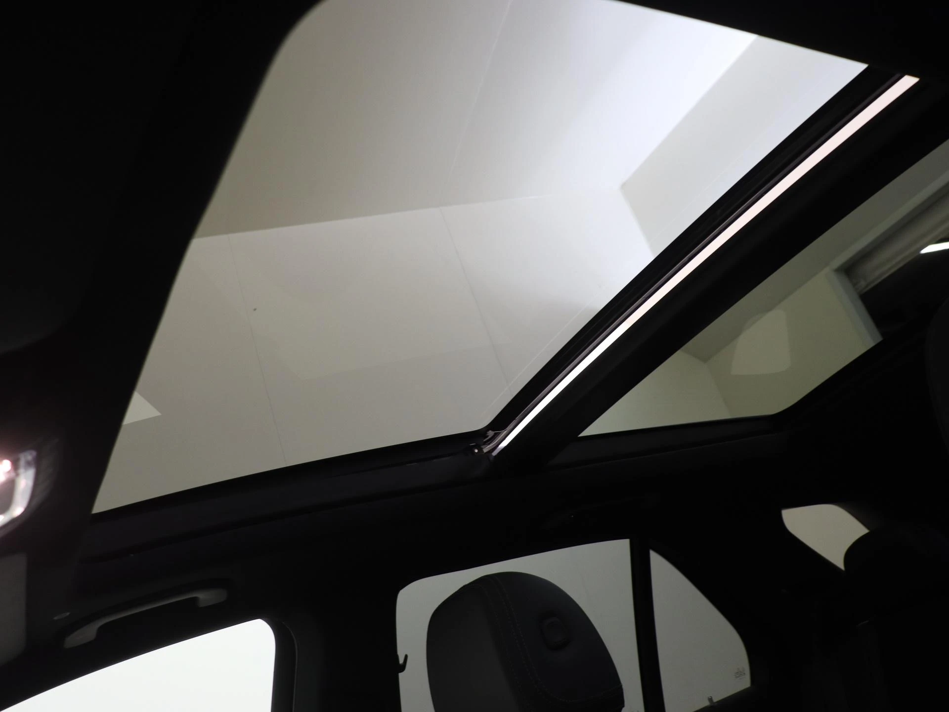 Mercedes-Benz-GLE-image-27