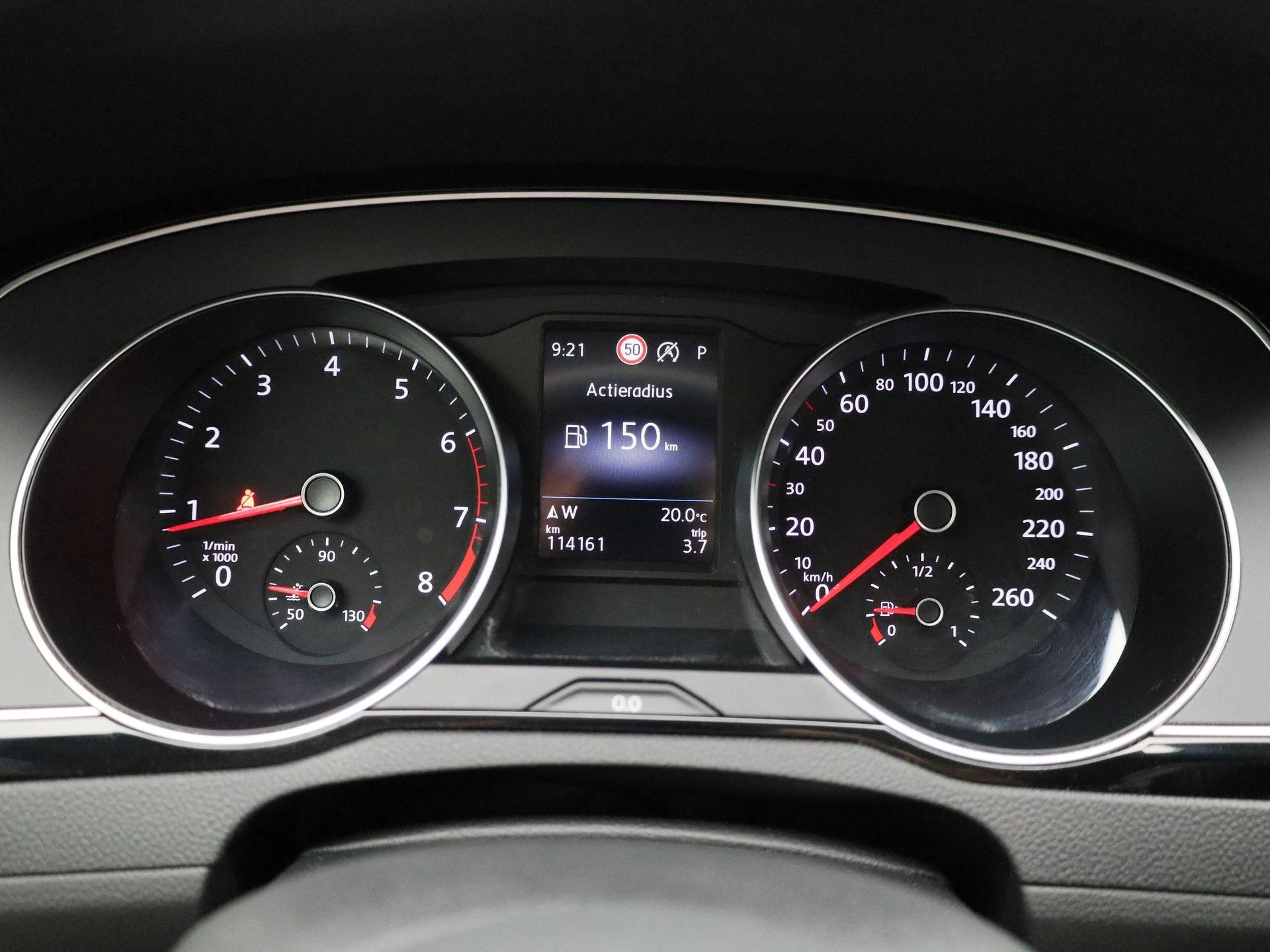 Volkswagen-Passat-image-15