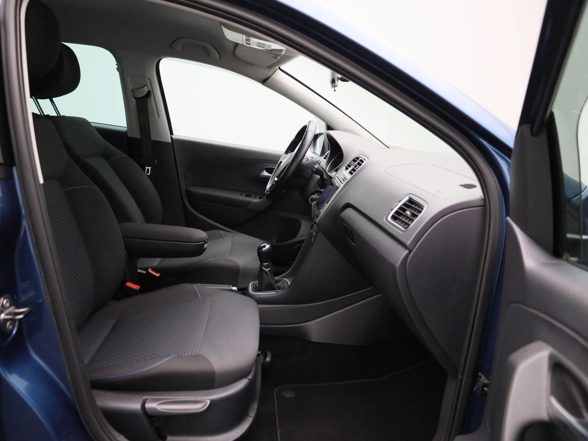 Volkswagen-Polo-image-27