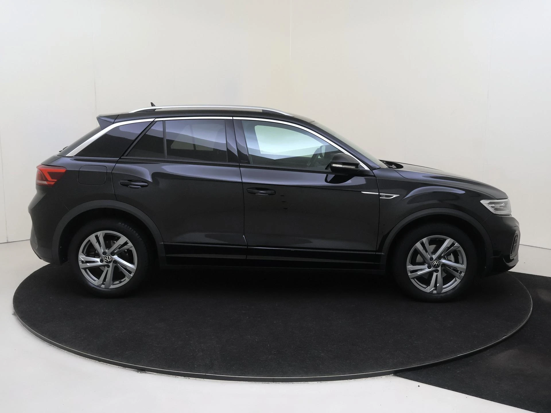 Volkswagen-T-Roc-image-5