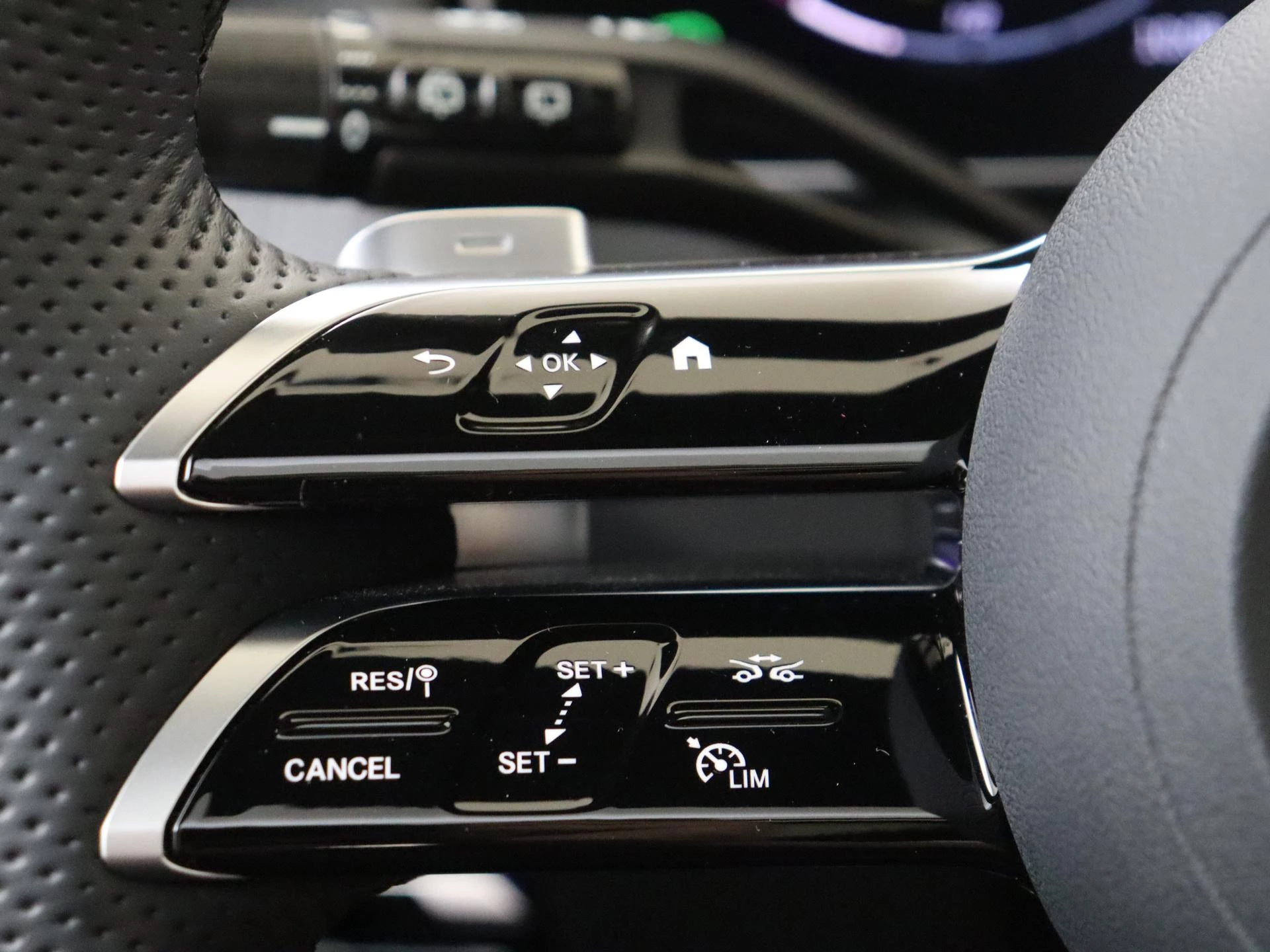 Mercedes-Benz-GLC-image-12
