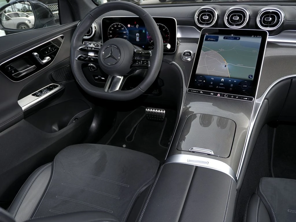 Mercedes-Benz-GLC 300 d-image-9