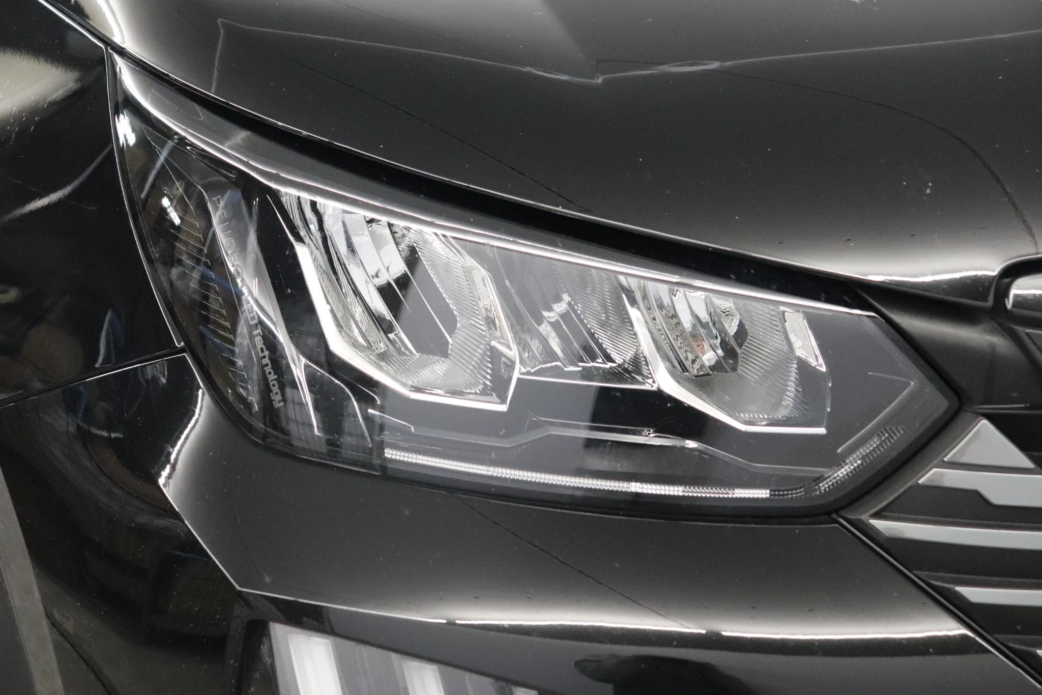 Peugeot-e-2008-image-7