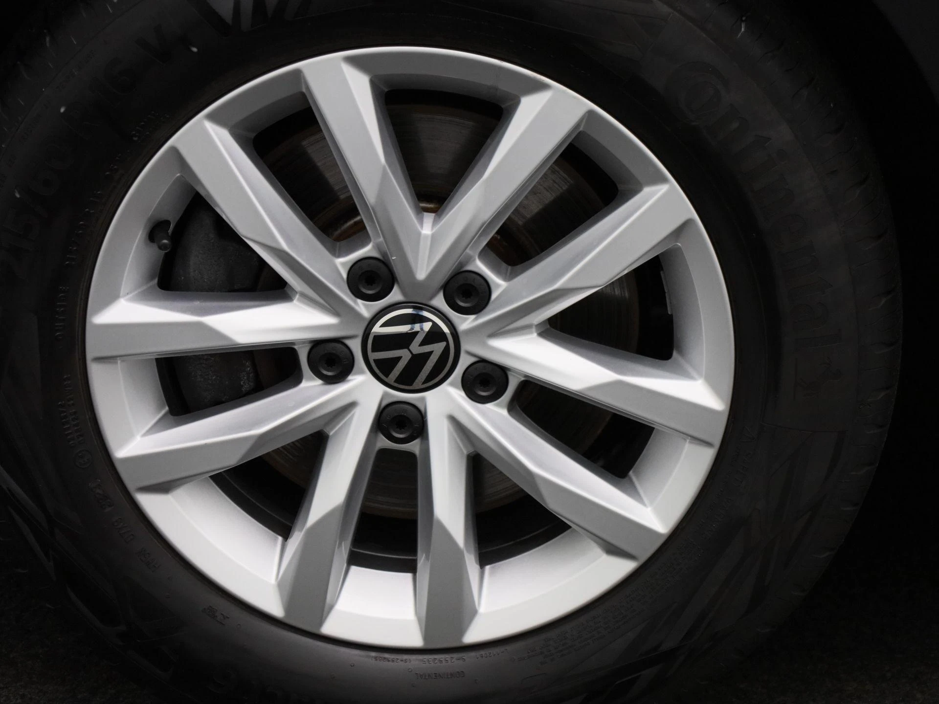 Volkswagen-Passat-image-16