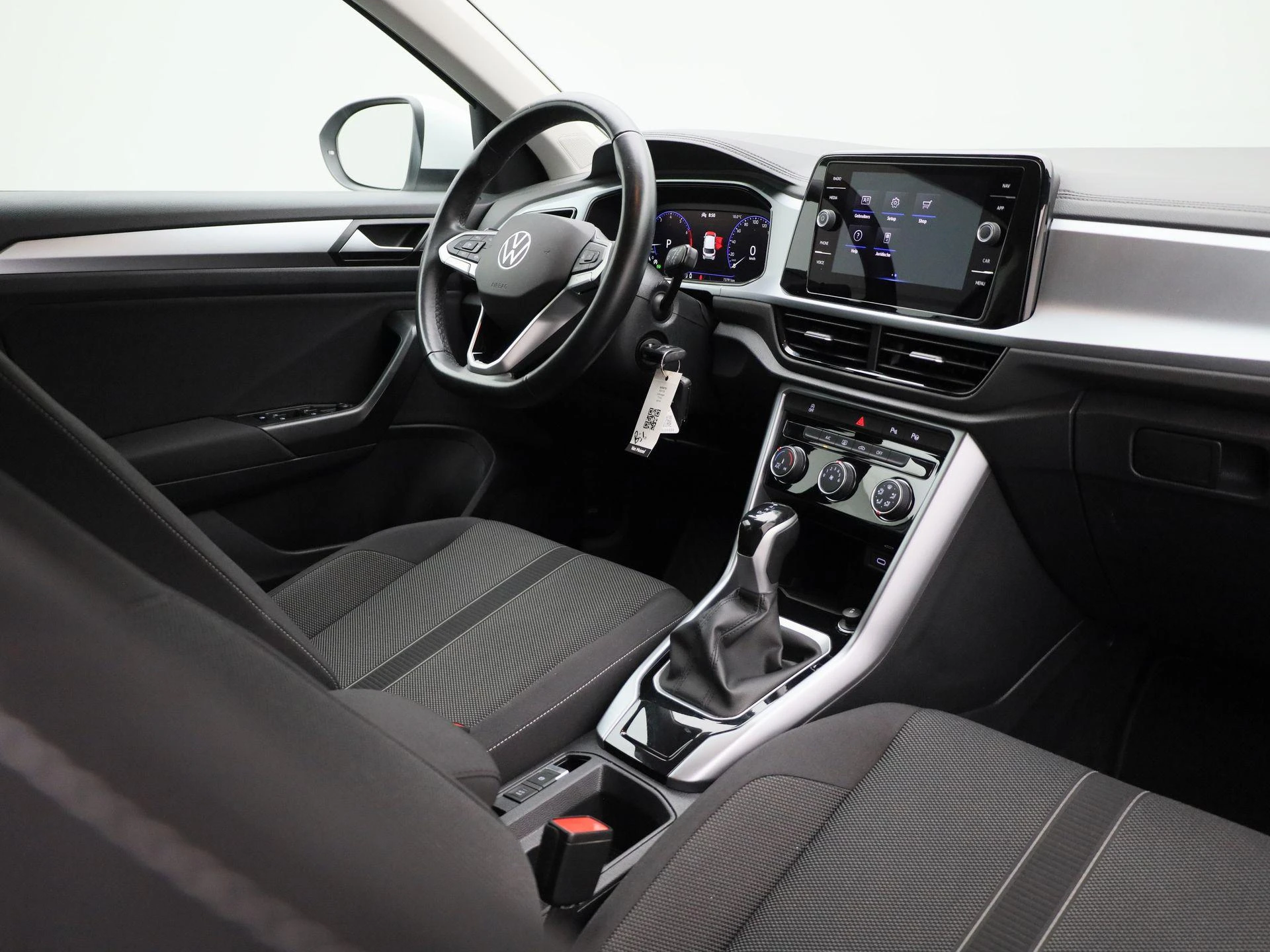 Volkswagen-T-Roc-image-31