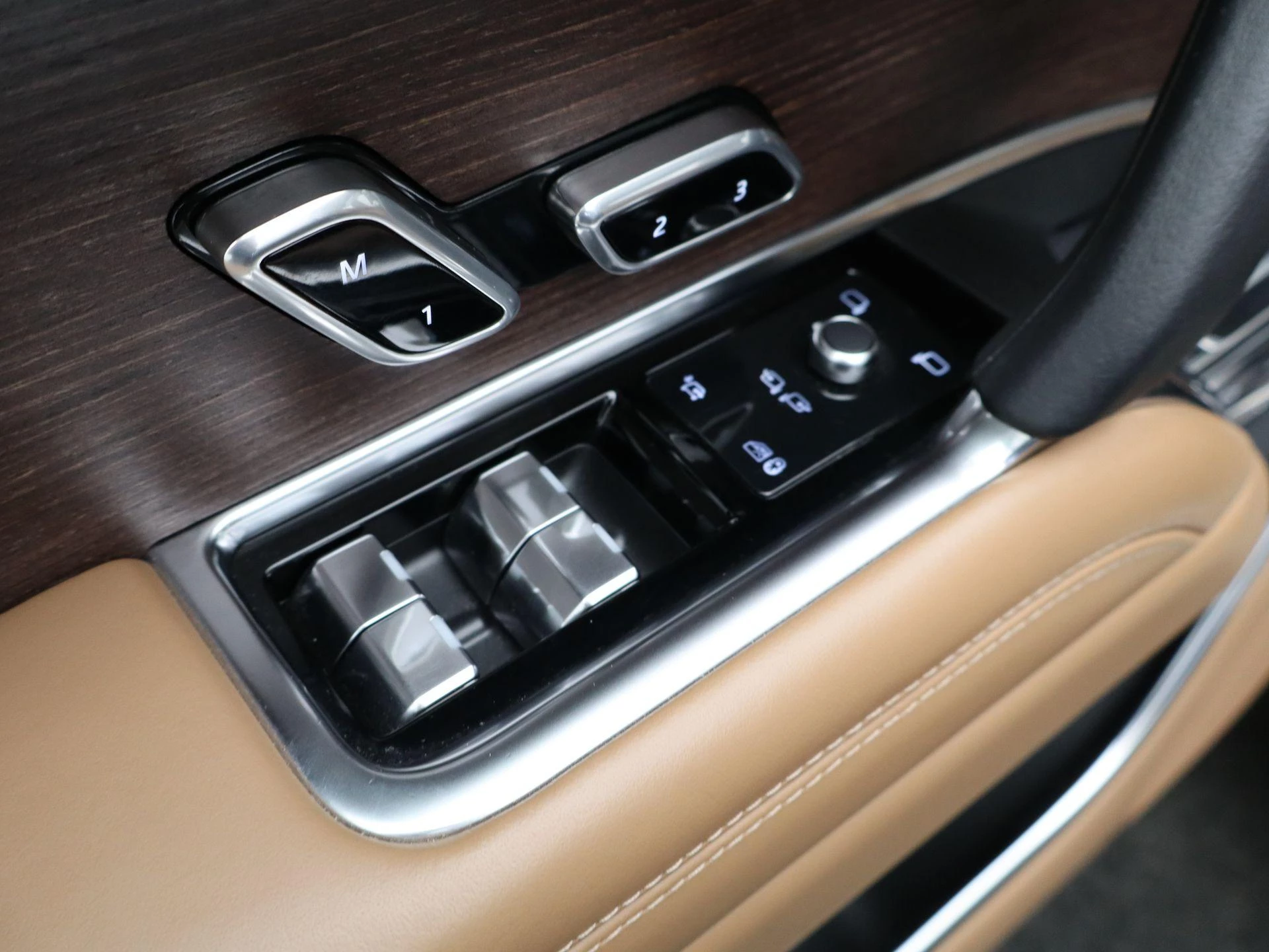 Land Rover-Range Rover-image-29
