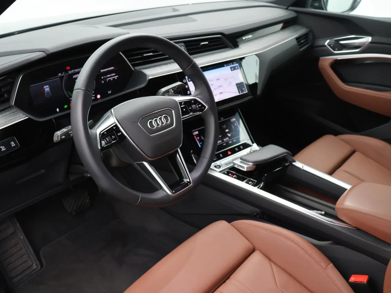 Audi e-tron Sportback Audi e-tron Sportback S-line 55 quattro 408PK *BRUINE LEDER*NAVI*APP CONNECT*BLTH*CRUISE*SPORTZETELS*CAMERA*ZETELVERWARMING*...