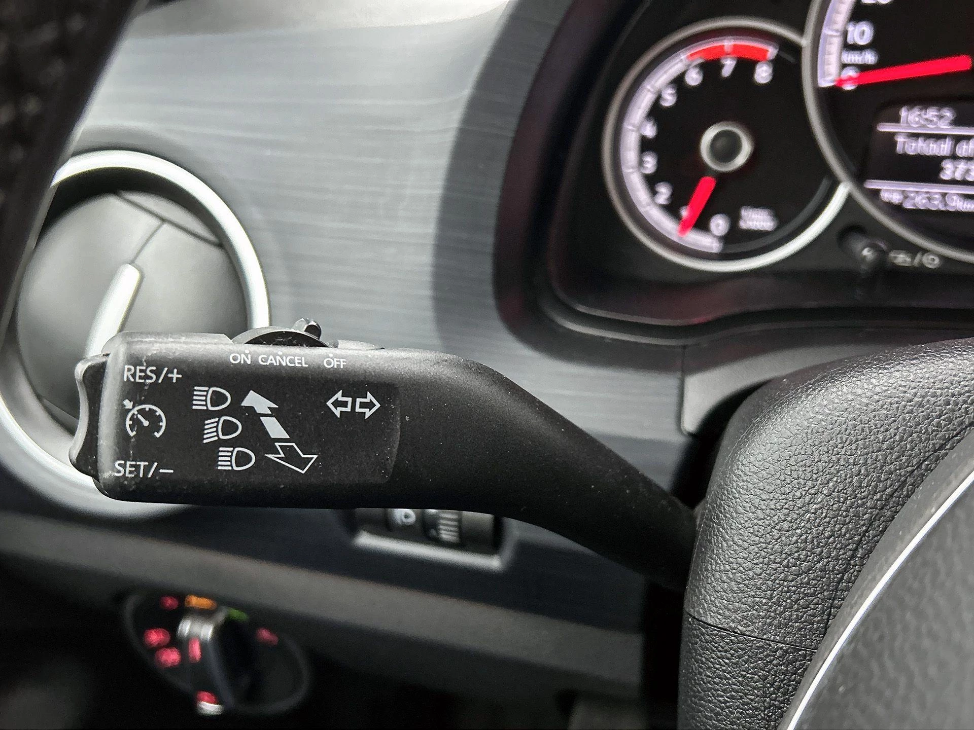 Volkswagen up! 1.0 CROSS UP! 75 PK