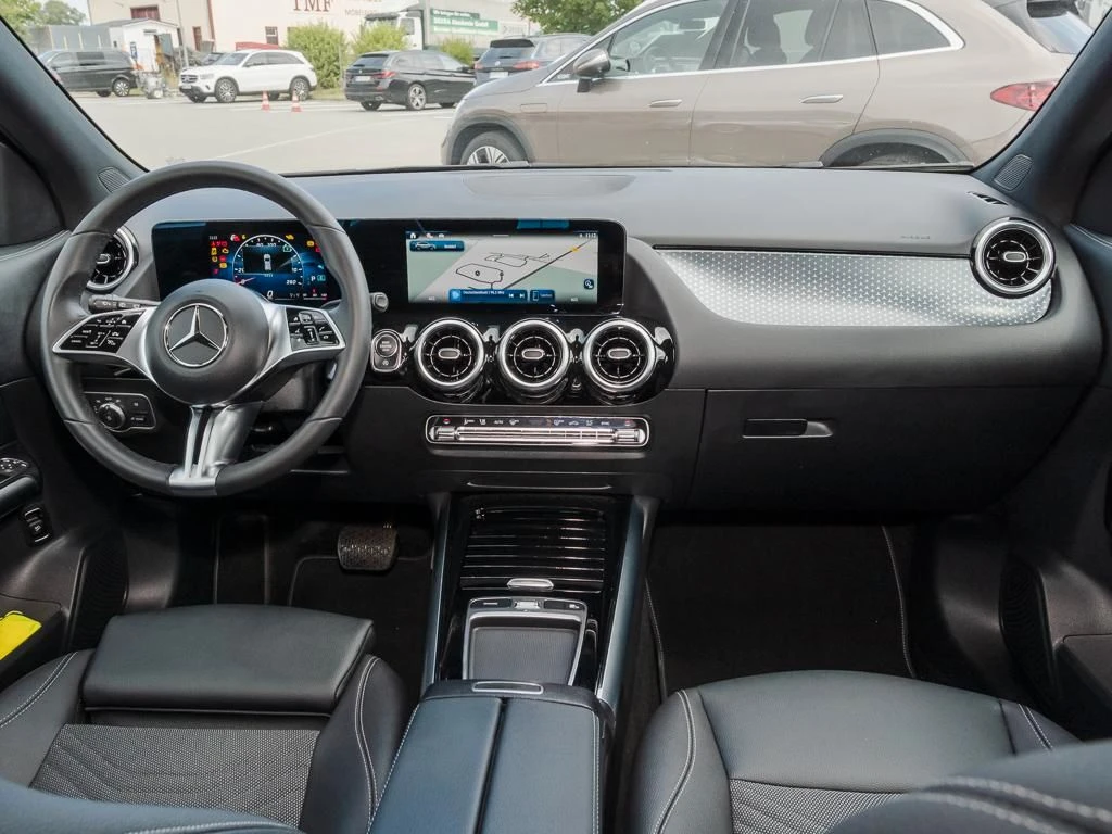 Mercedes-Benz-GLA 200 d-image-13