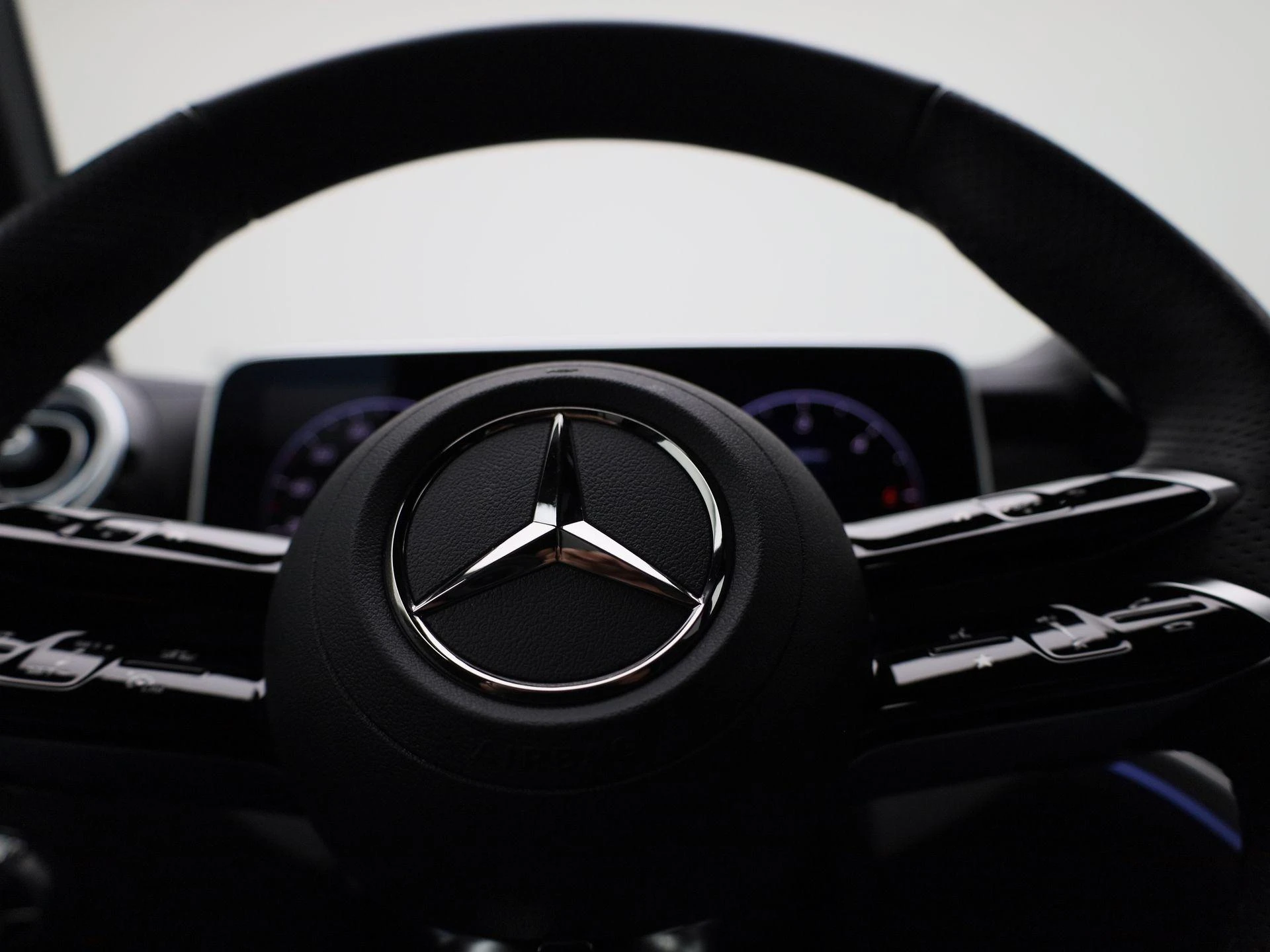 Mercedes-Benz-GLC-image-31