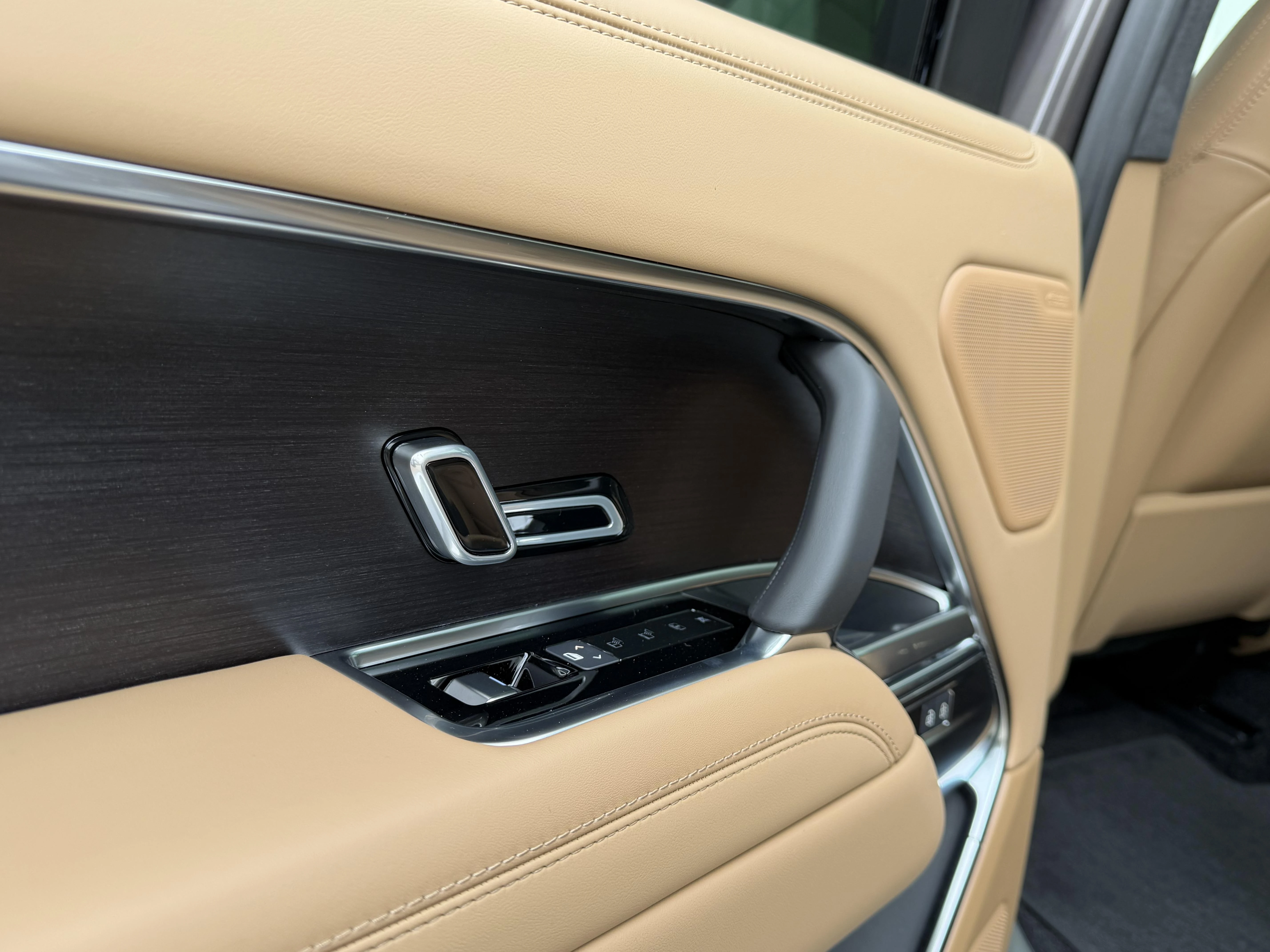 Land Rover-Range Rover-image-10