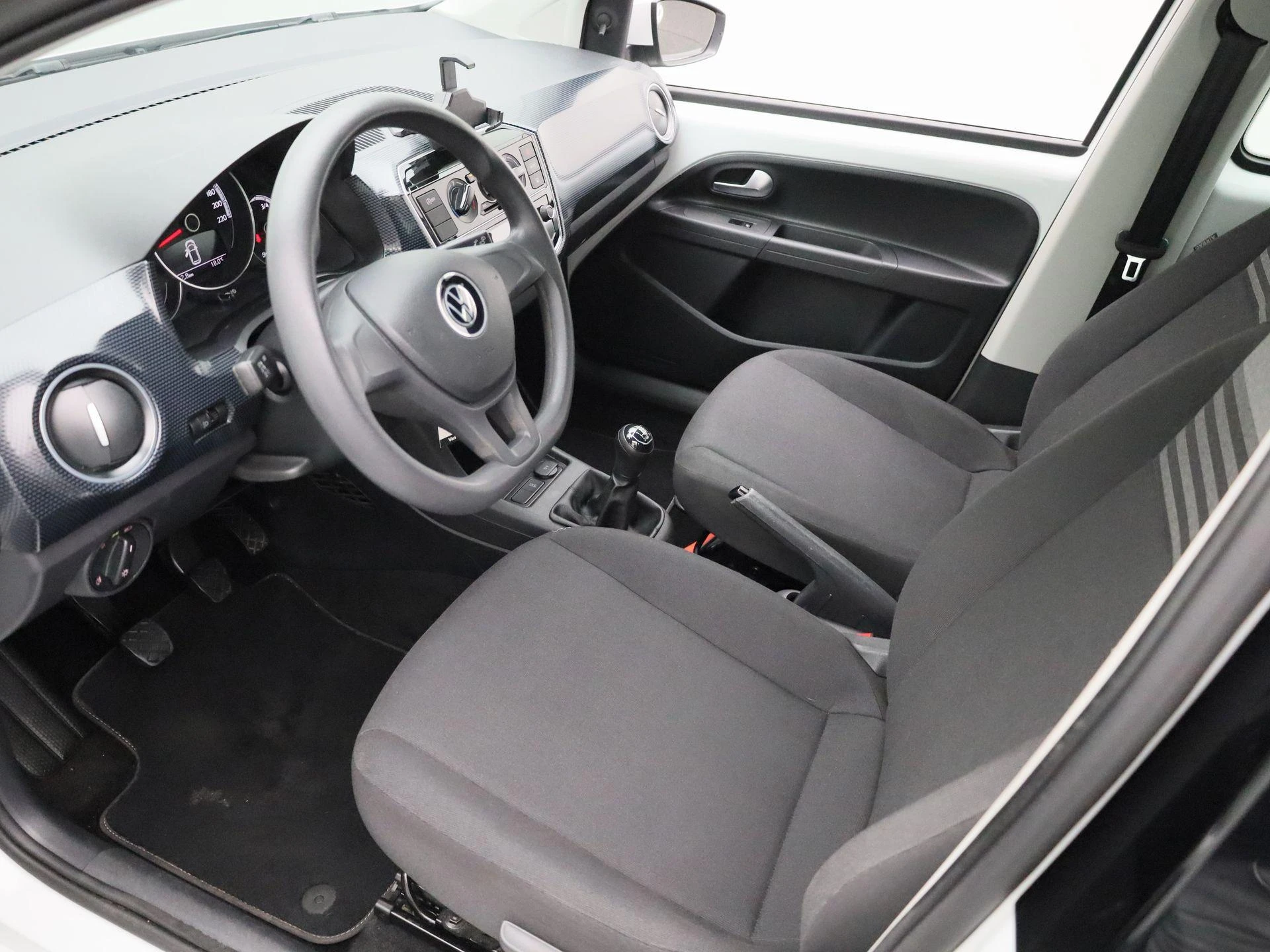 Volkswagen-up!-image-14