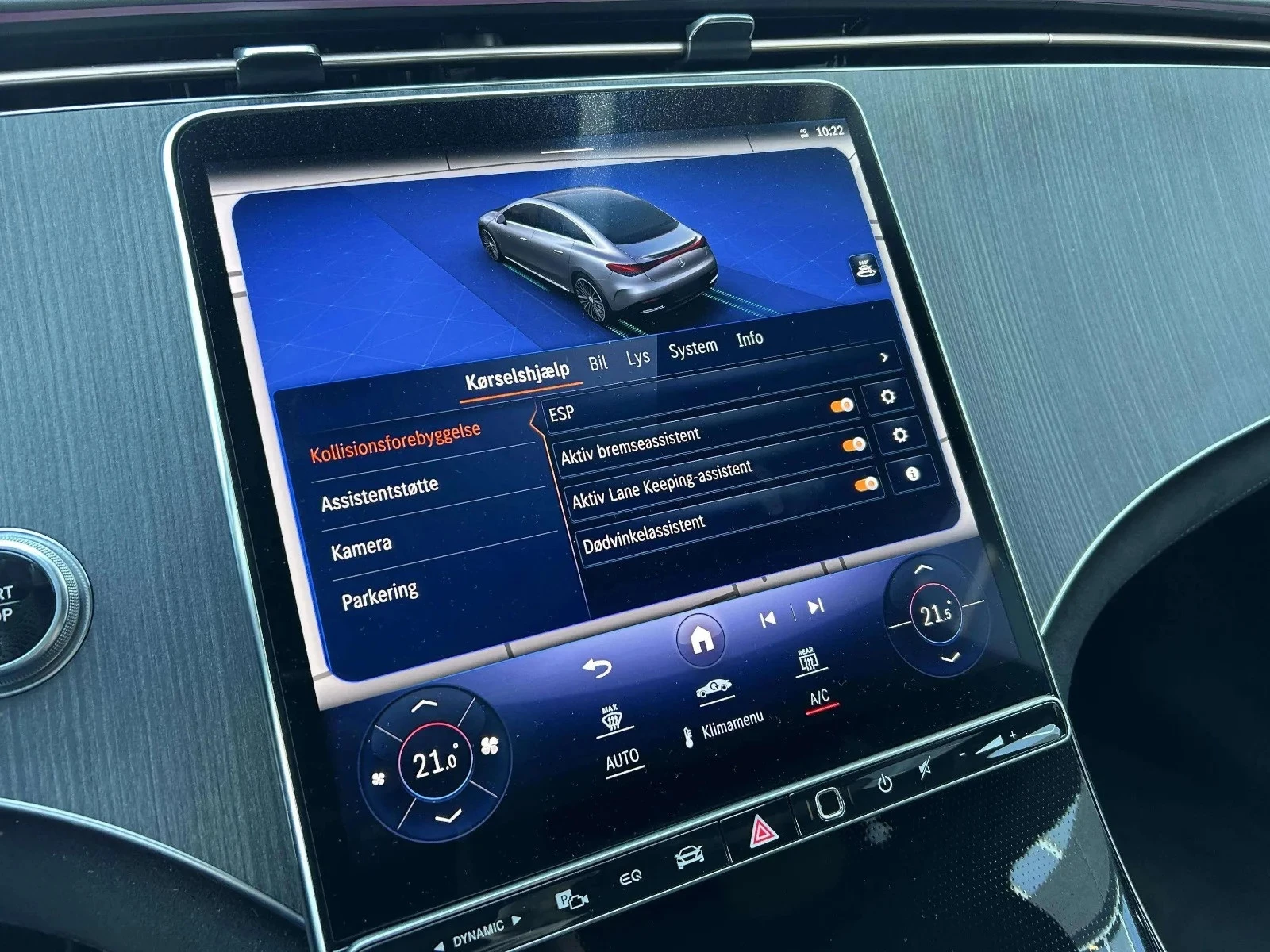 Mercedes-Benz-EQE-image-19