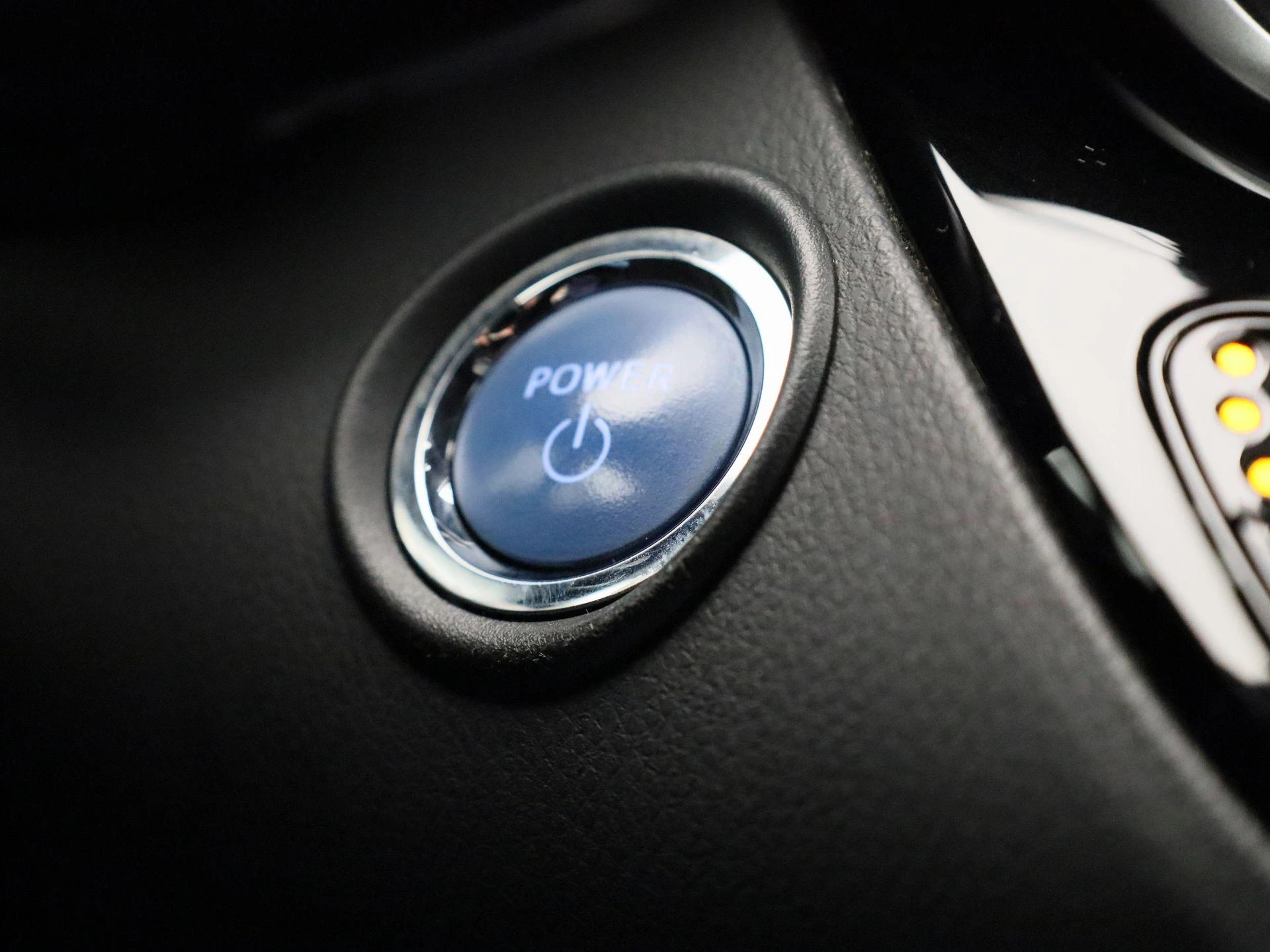 Toyota-C-HR-image-21