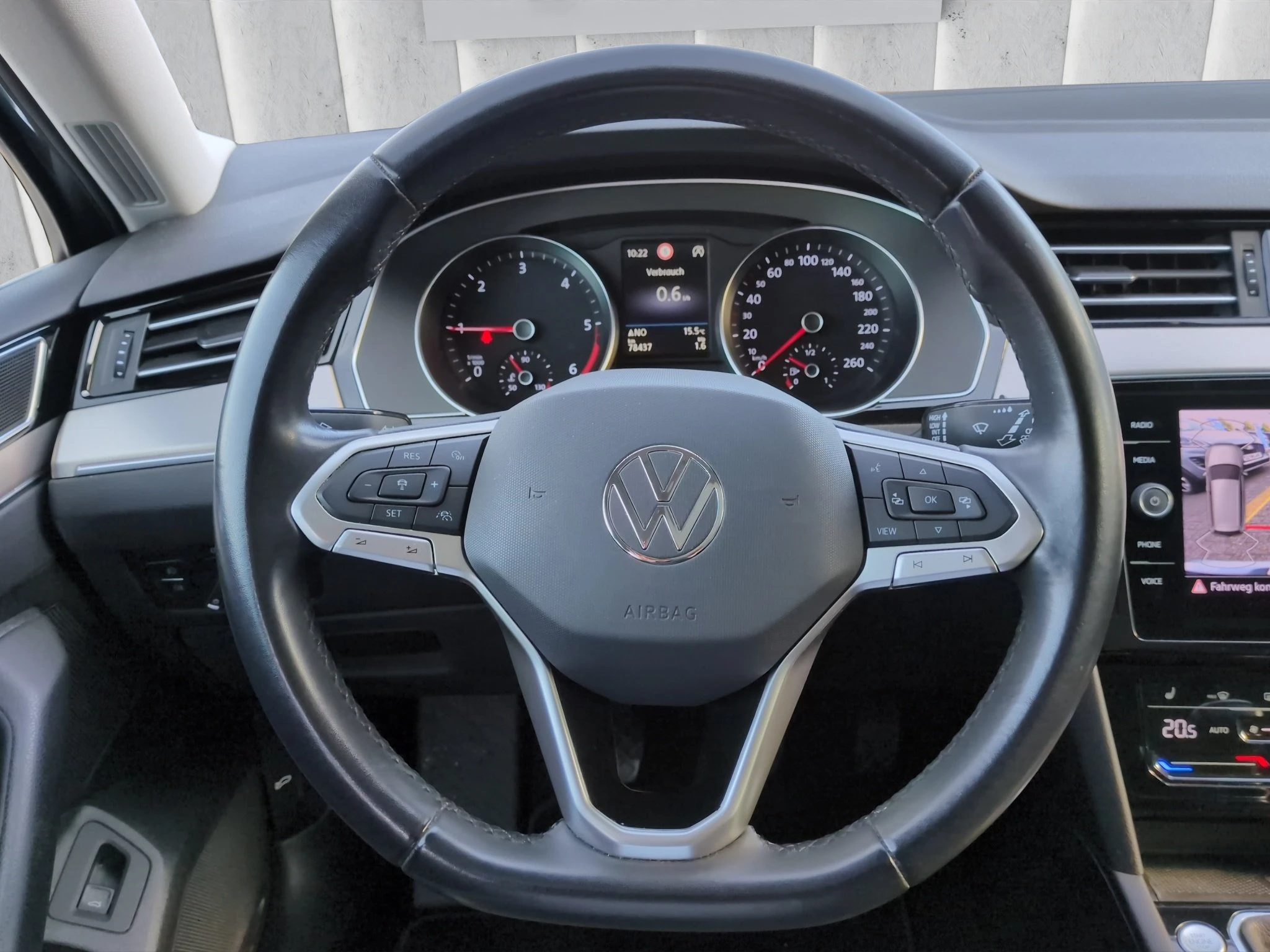 Volkswagen-Passat-image-12