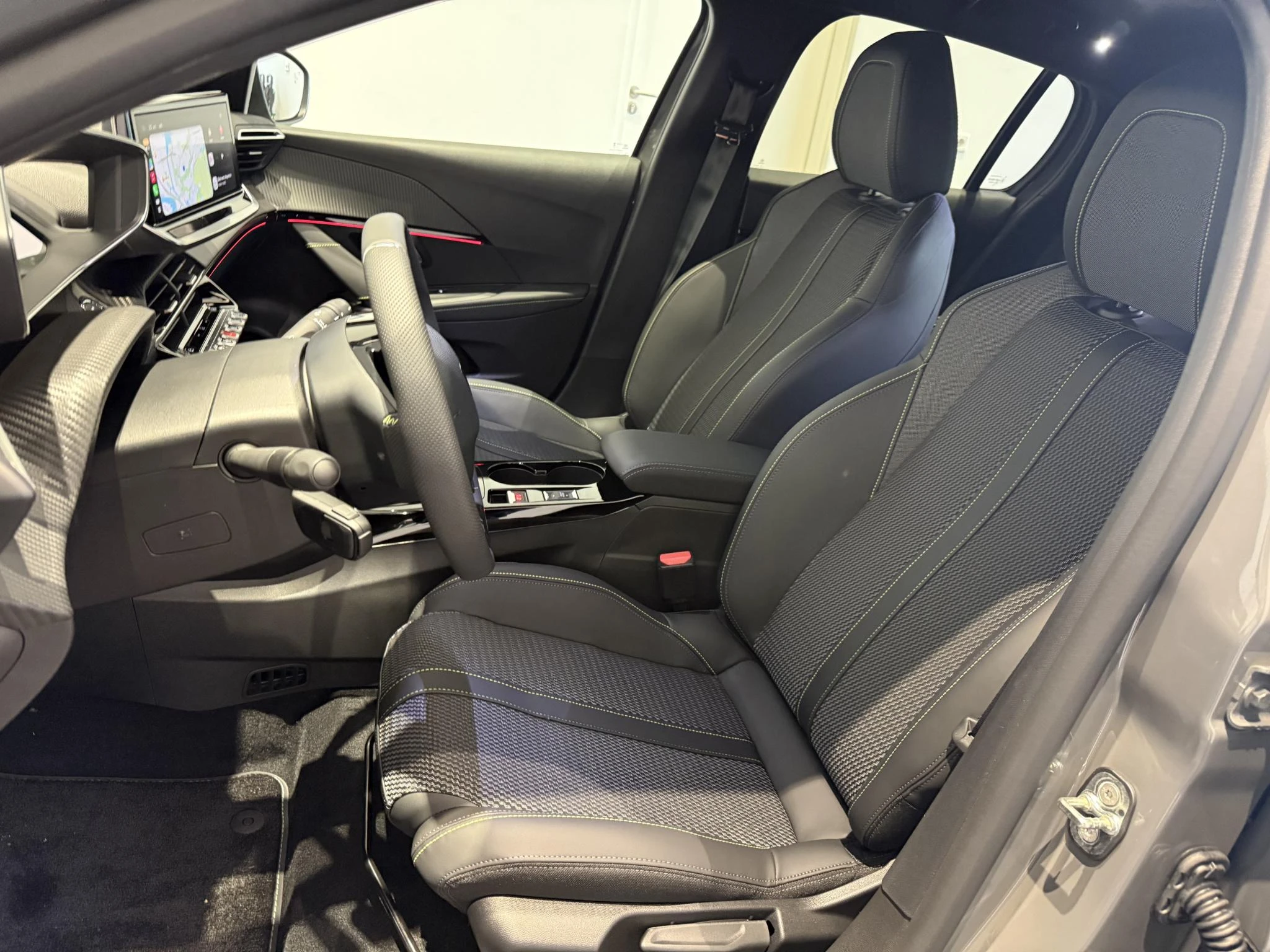 Peugeot-e-208-image-12