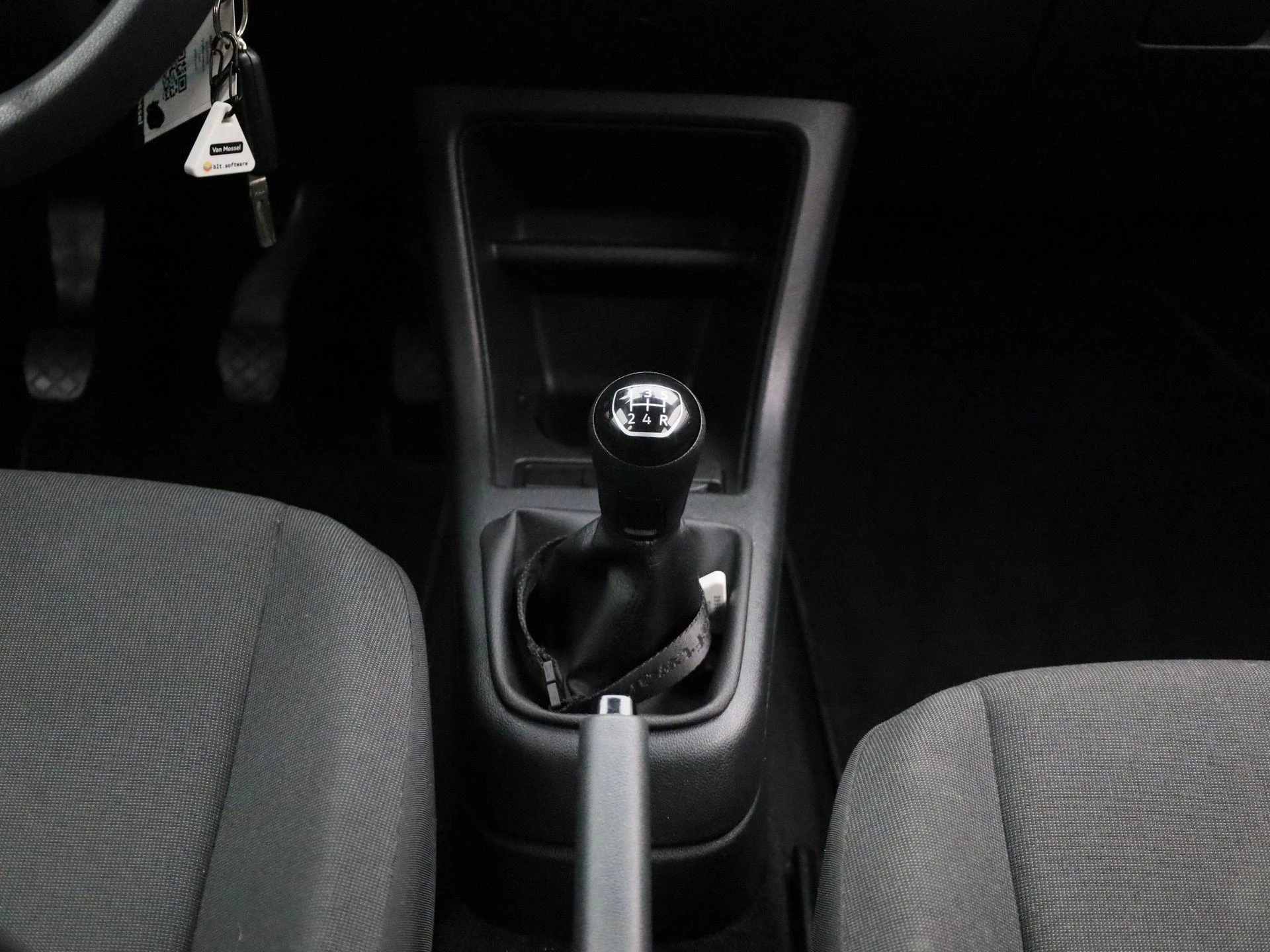 Volkswagen-up!-image-7