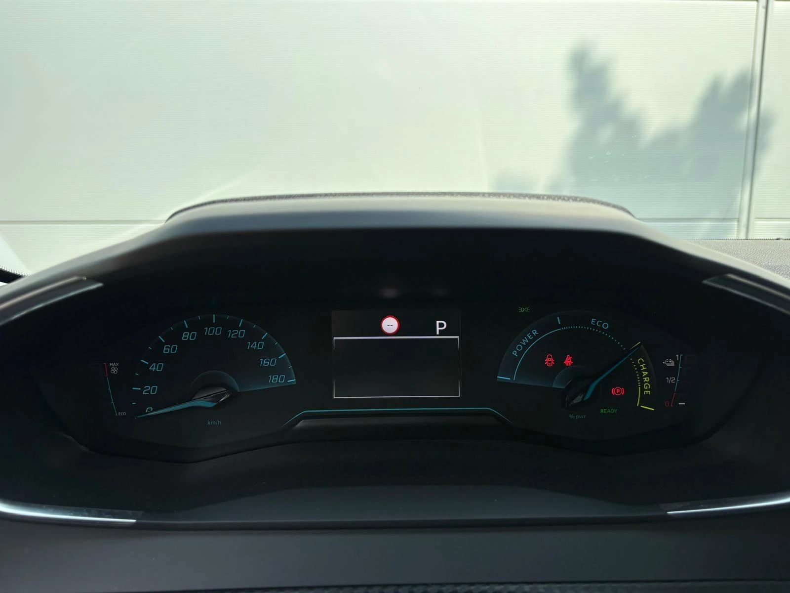 Peugeot-e-208-image-14